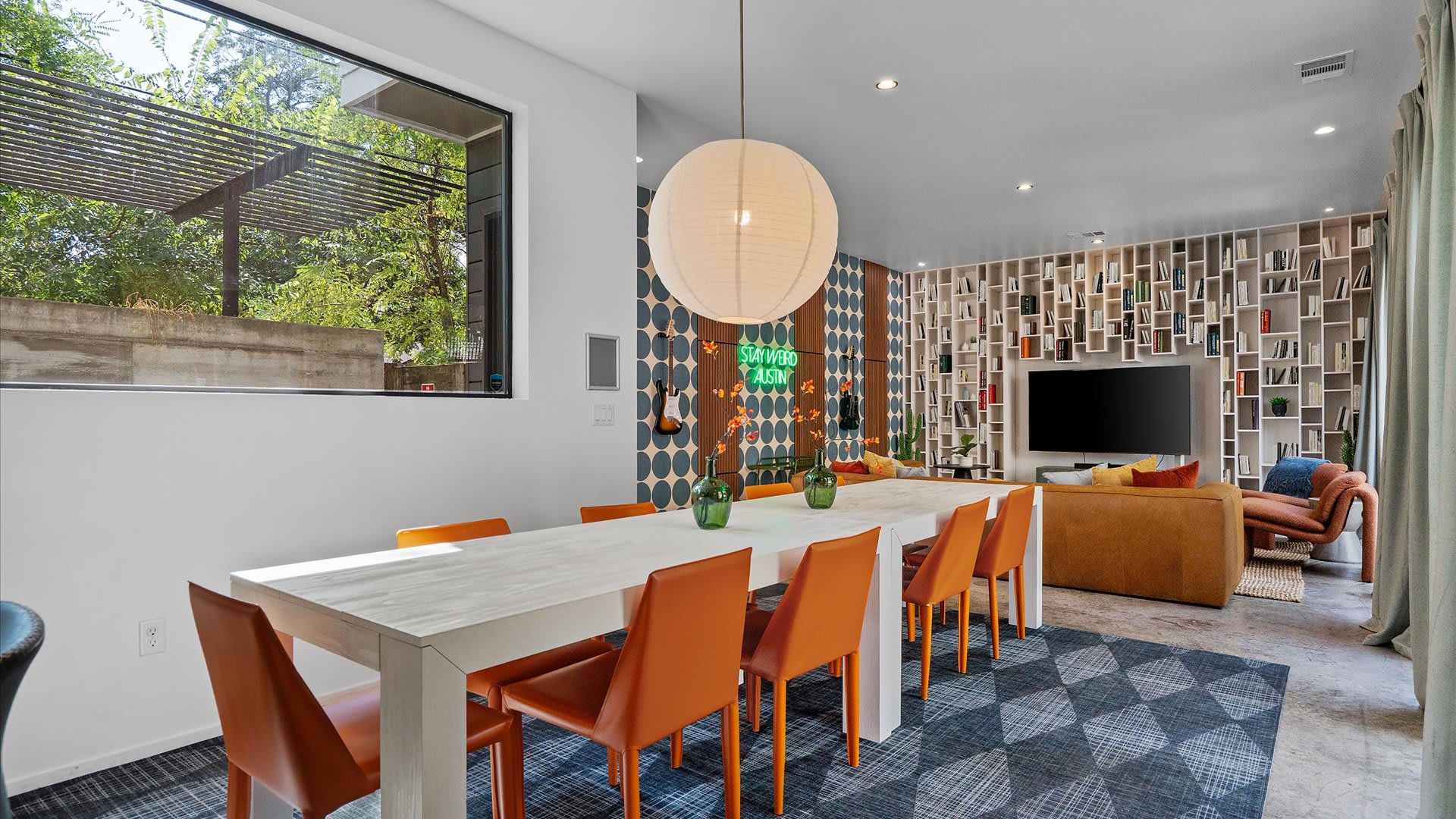 Open Dining Area with Natural Light - A bright and inviting dining space set within the open-plan living area.