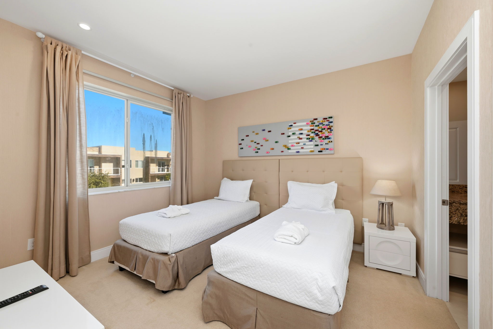 Two Story Resort Retreat Near Theme Parks