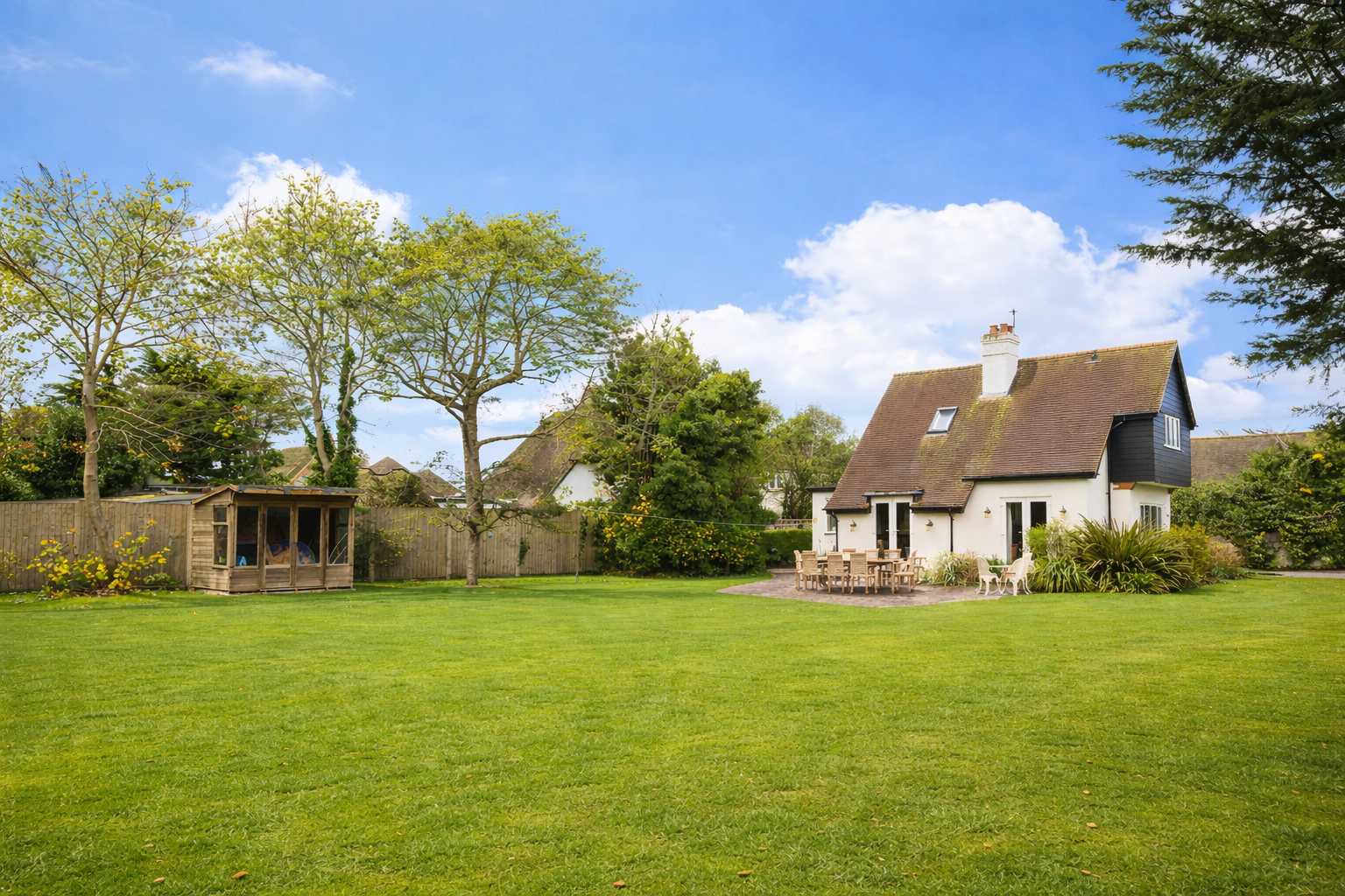 A massive plus to this house is the huge dog firendly garden