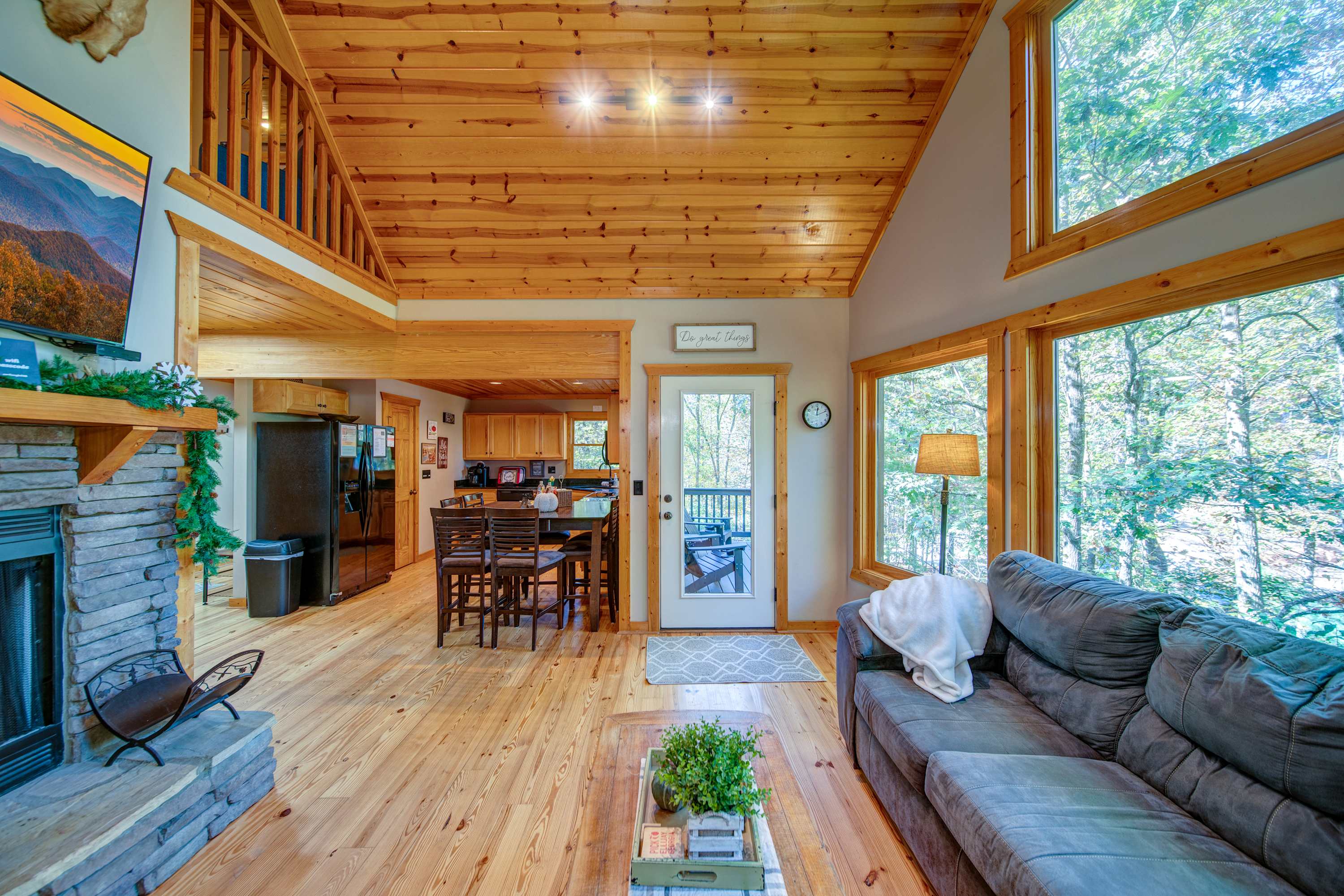 Buck Valley Lodge Home for 12 6