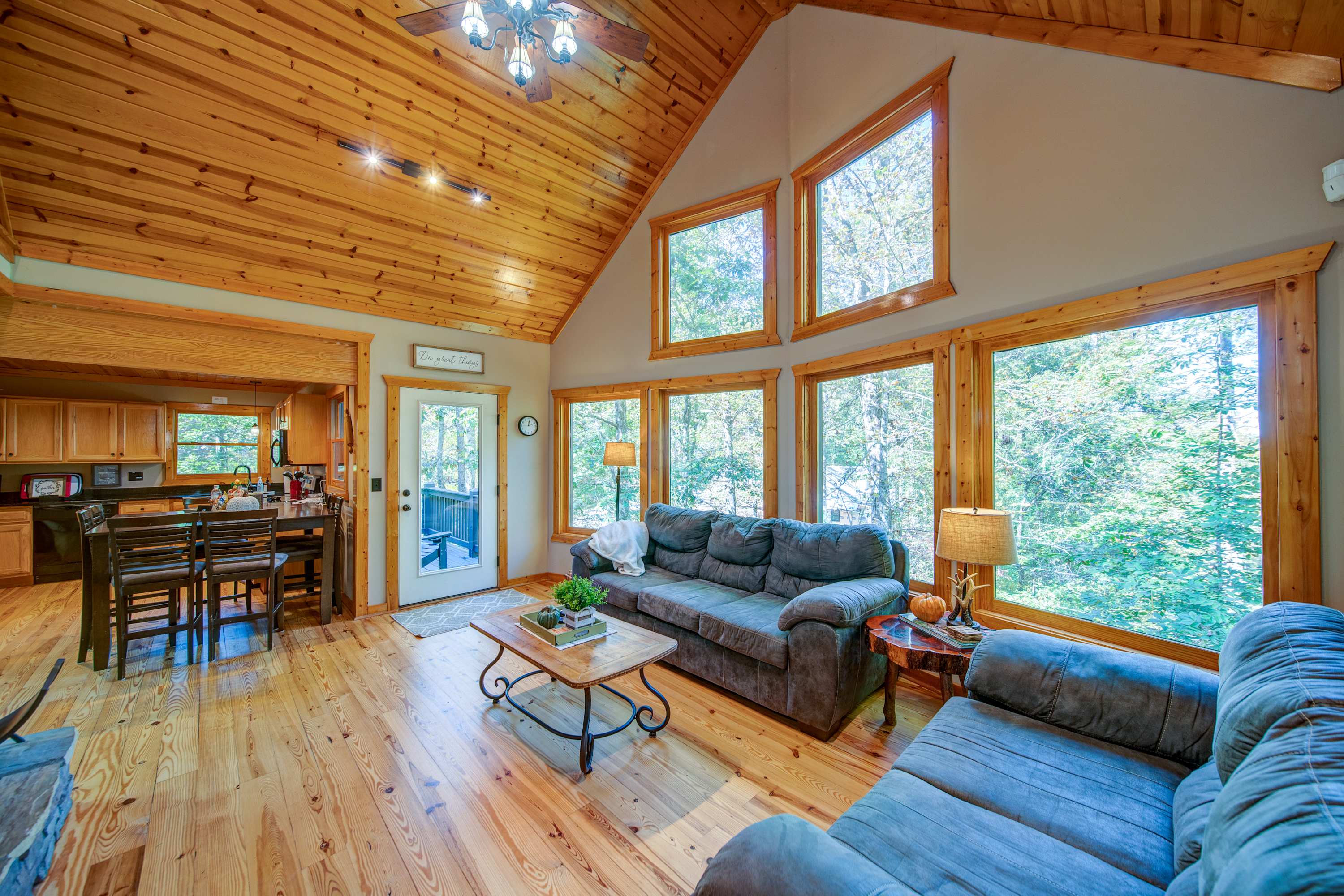 Buck Valley Lodge Home for 12 8