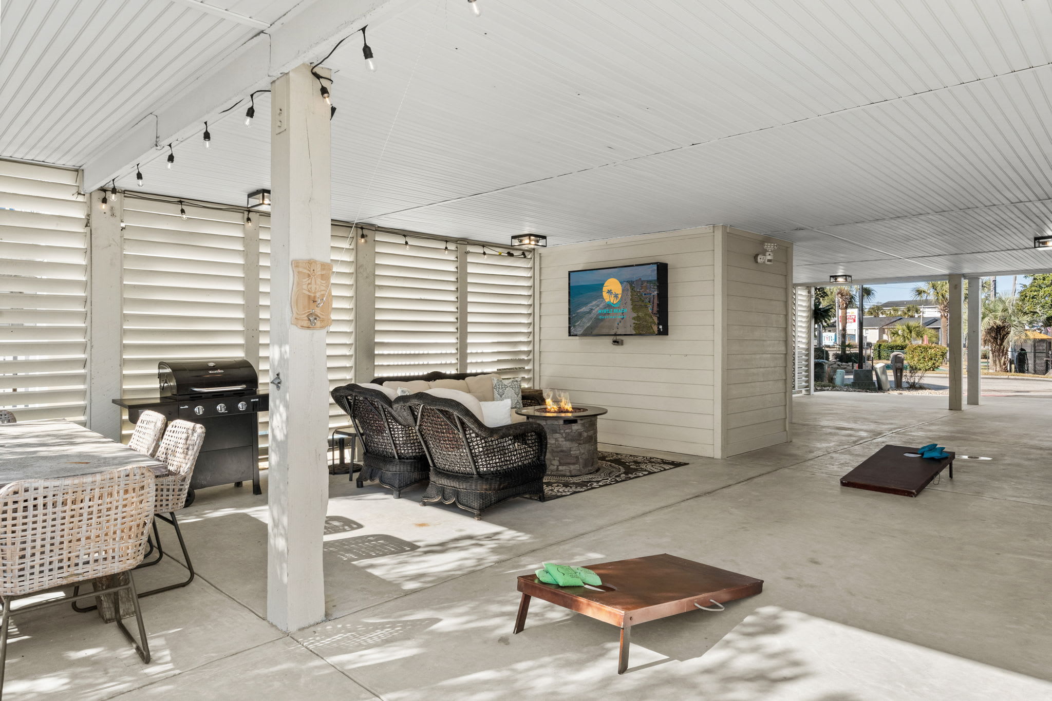 Multiple outdoor seating