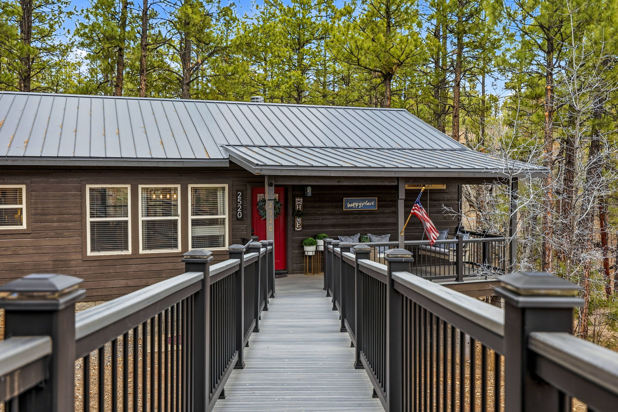 Cozy 3BR Retreat, Forest Views,Grill,Sleeps 6 6