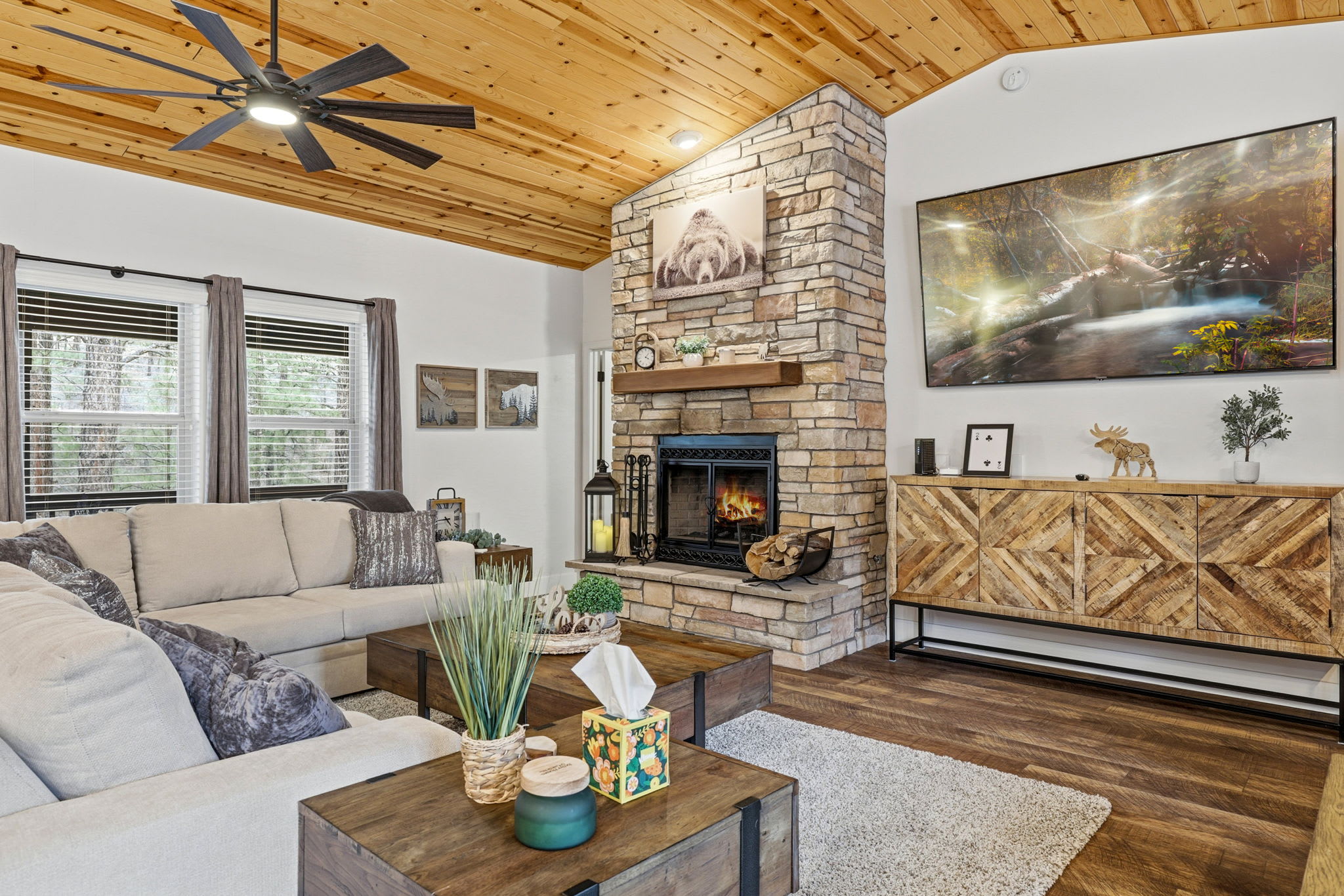 Cozy 3BR Retreat, Forest Views,Grill,Sleeps 6