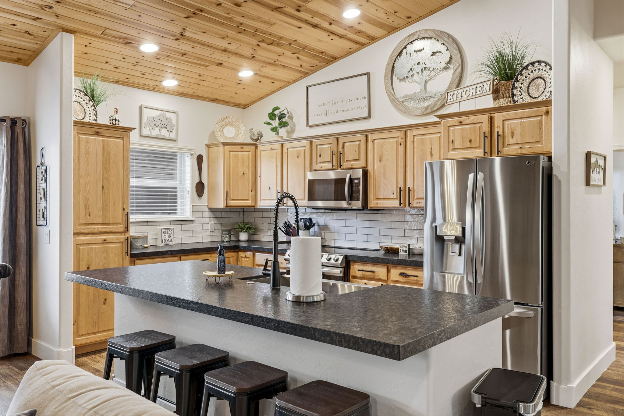 Cozy 3BR Retreat, Forest Views,Grill,Sleeps 6 2