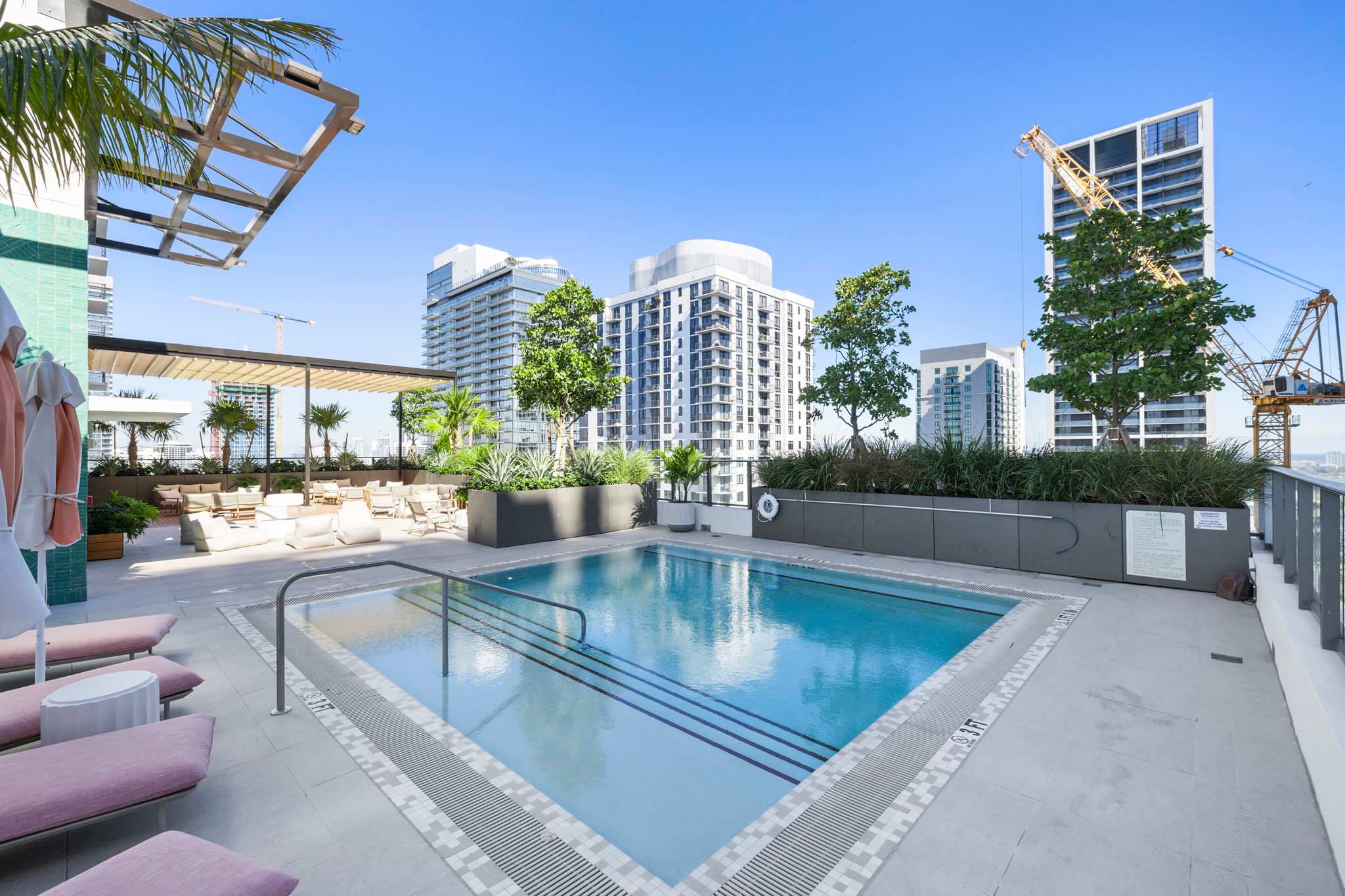 Modern Luxury Condo | Rooftop Pool & Skyline Views