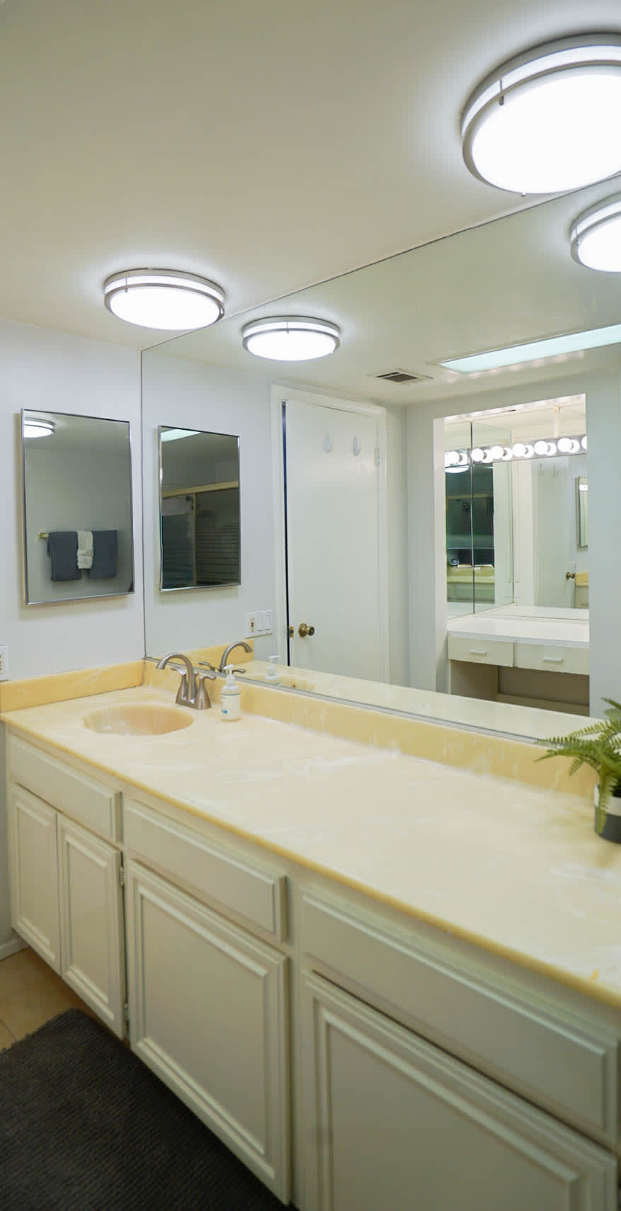 Single-Story Condo in Cathedral City with Pool Access 4