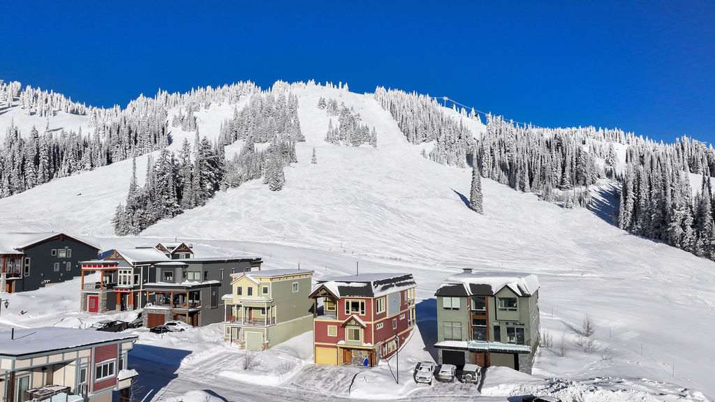 Arnica Chalet | 2bd 2bath | Ski In-Out Silver Star — Vernon, British Columbia — vacation rental