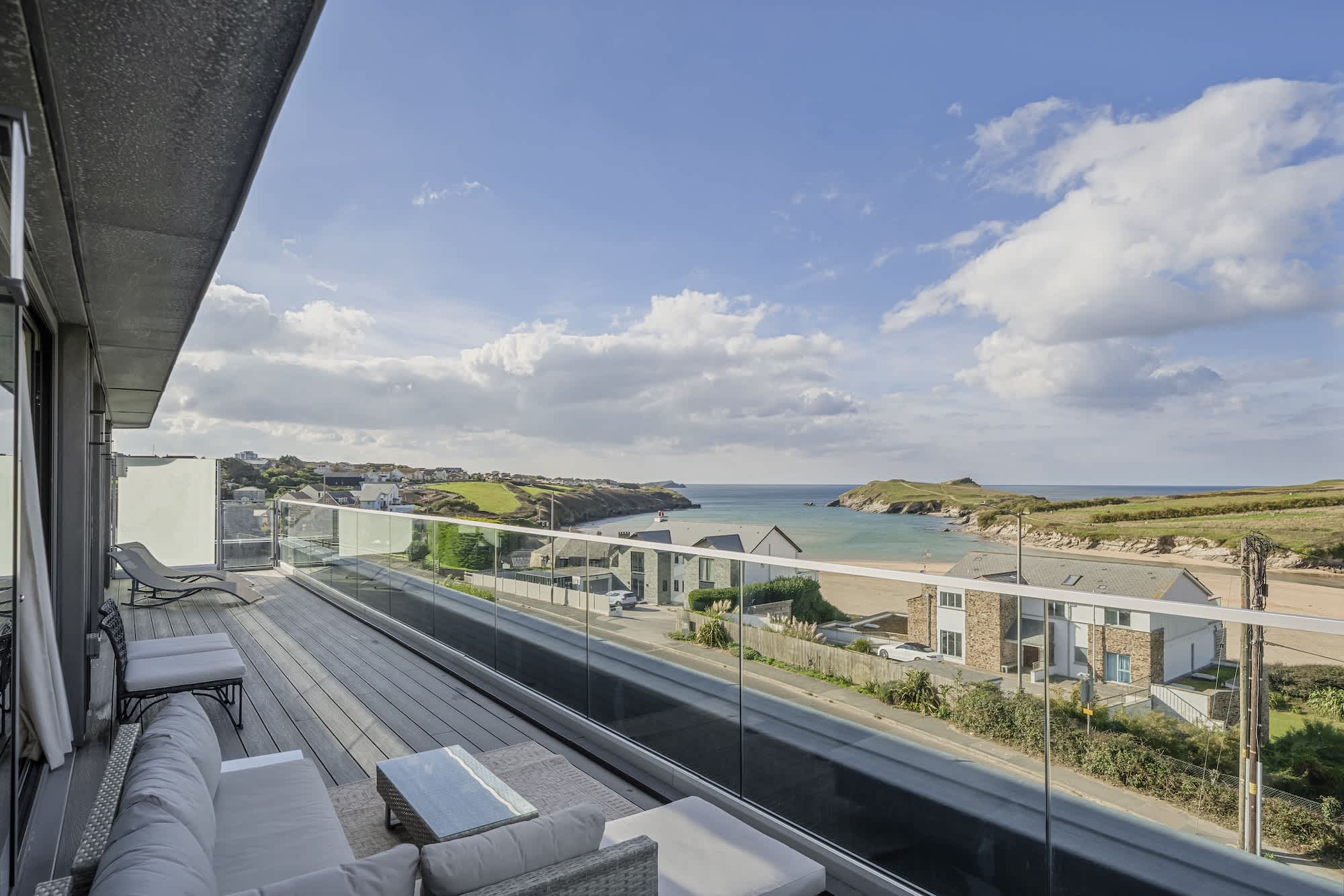 Penthouse, Balcony with Expansive Sea Views, Parking