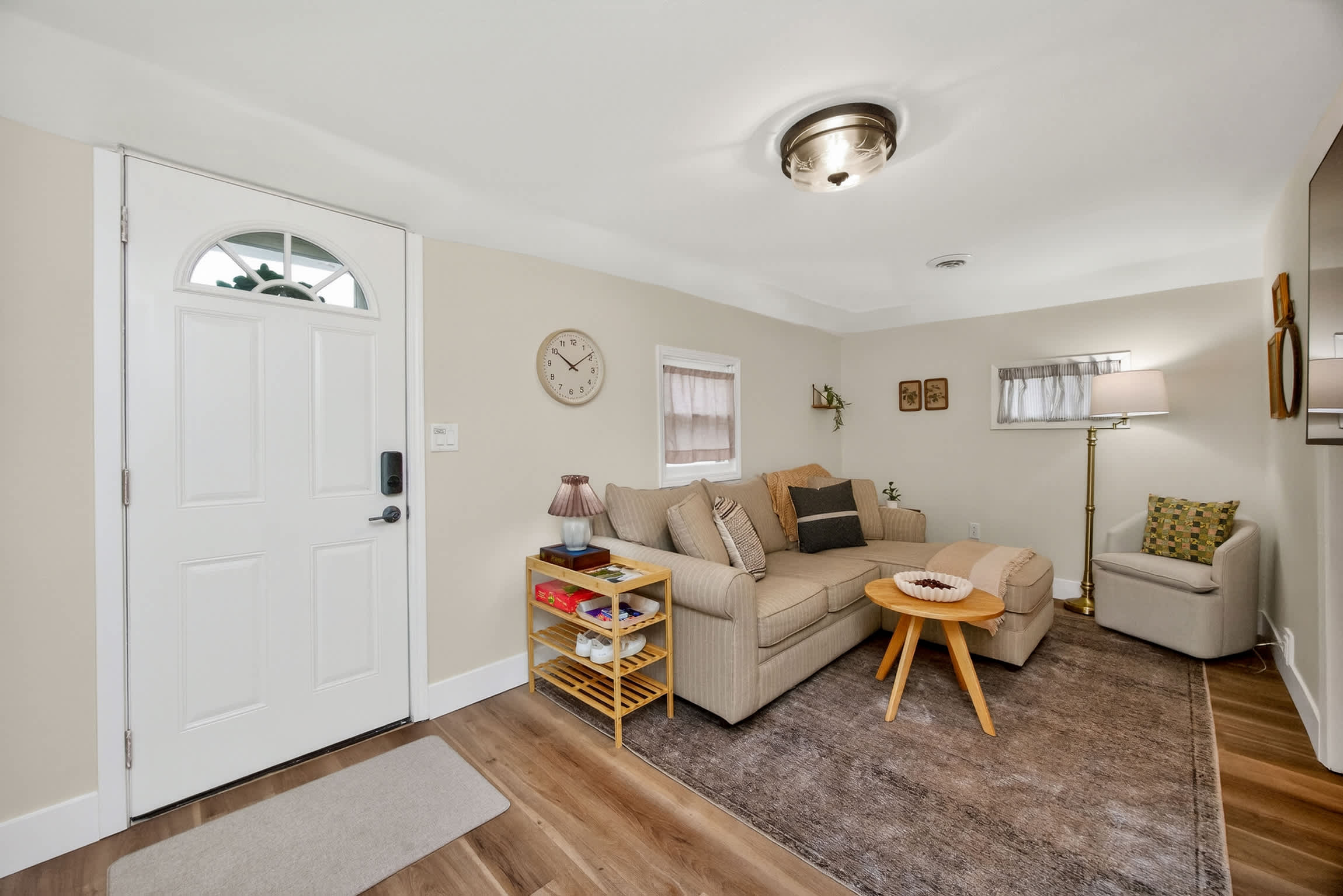 2BR-1BA, Sleeps 5 | Prime Location