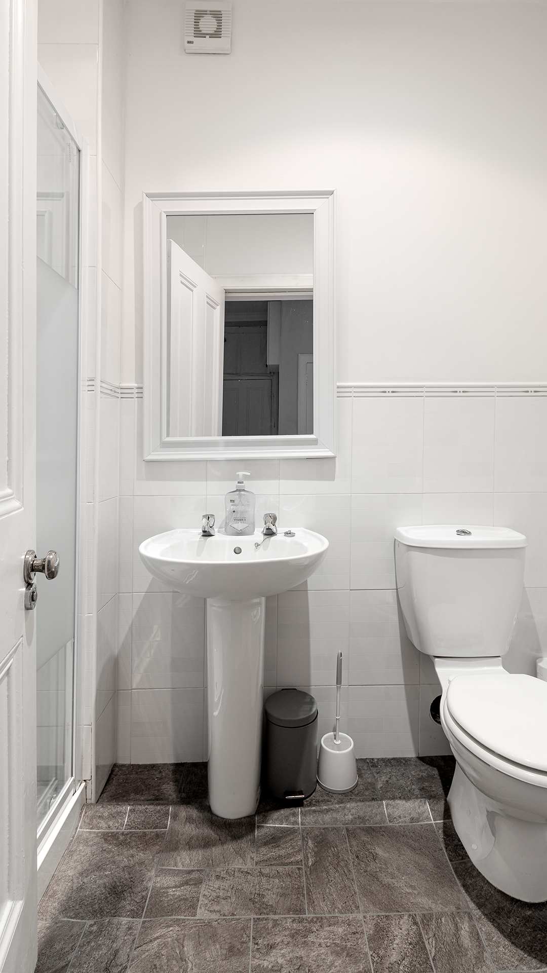 Stunning Oceanfront Apartment in Kilchattan Bay in Flat 1/1 Govandale PA20 9NJ - Property image 10 - VivreStays