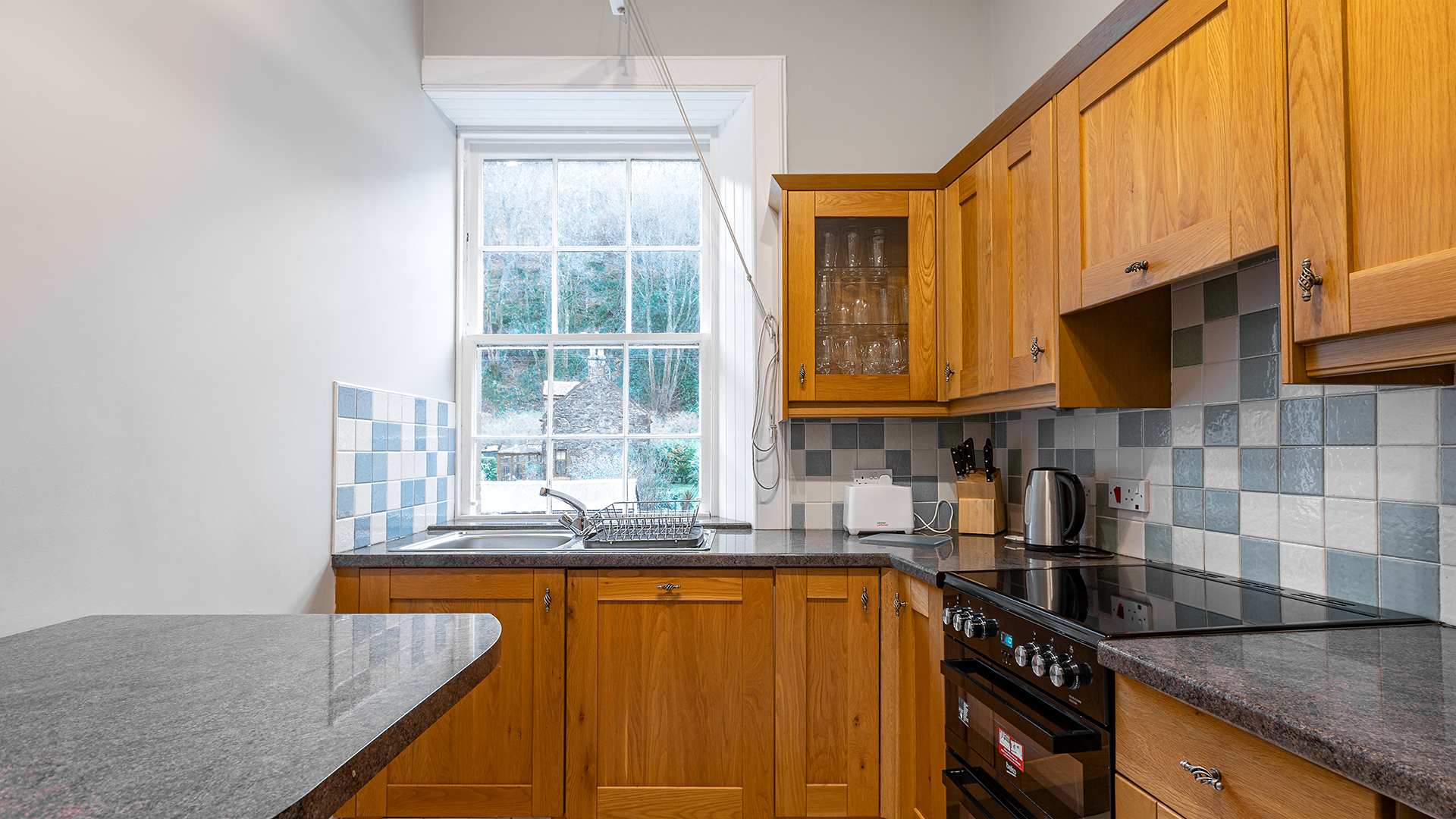 Stunning Oceanfront Apartment in Kilchattan Bay in Flat 1/1 Govandale PA20 9NJ - Property image 11 - VivreStays
