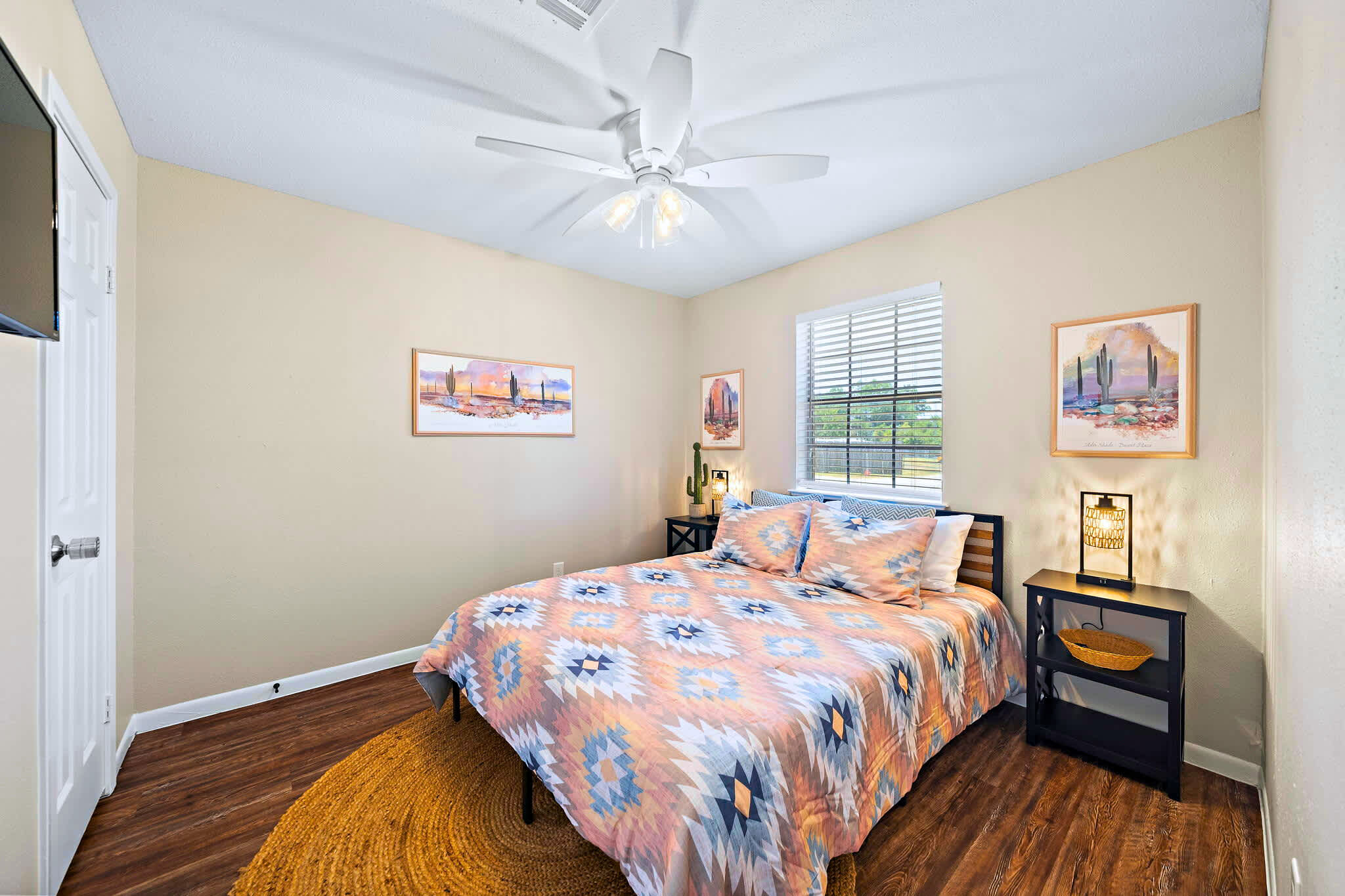 Stylish Family Home : Arcade | Kemah | Work Desk