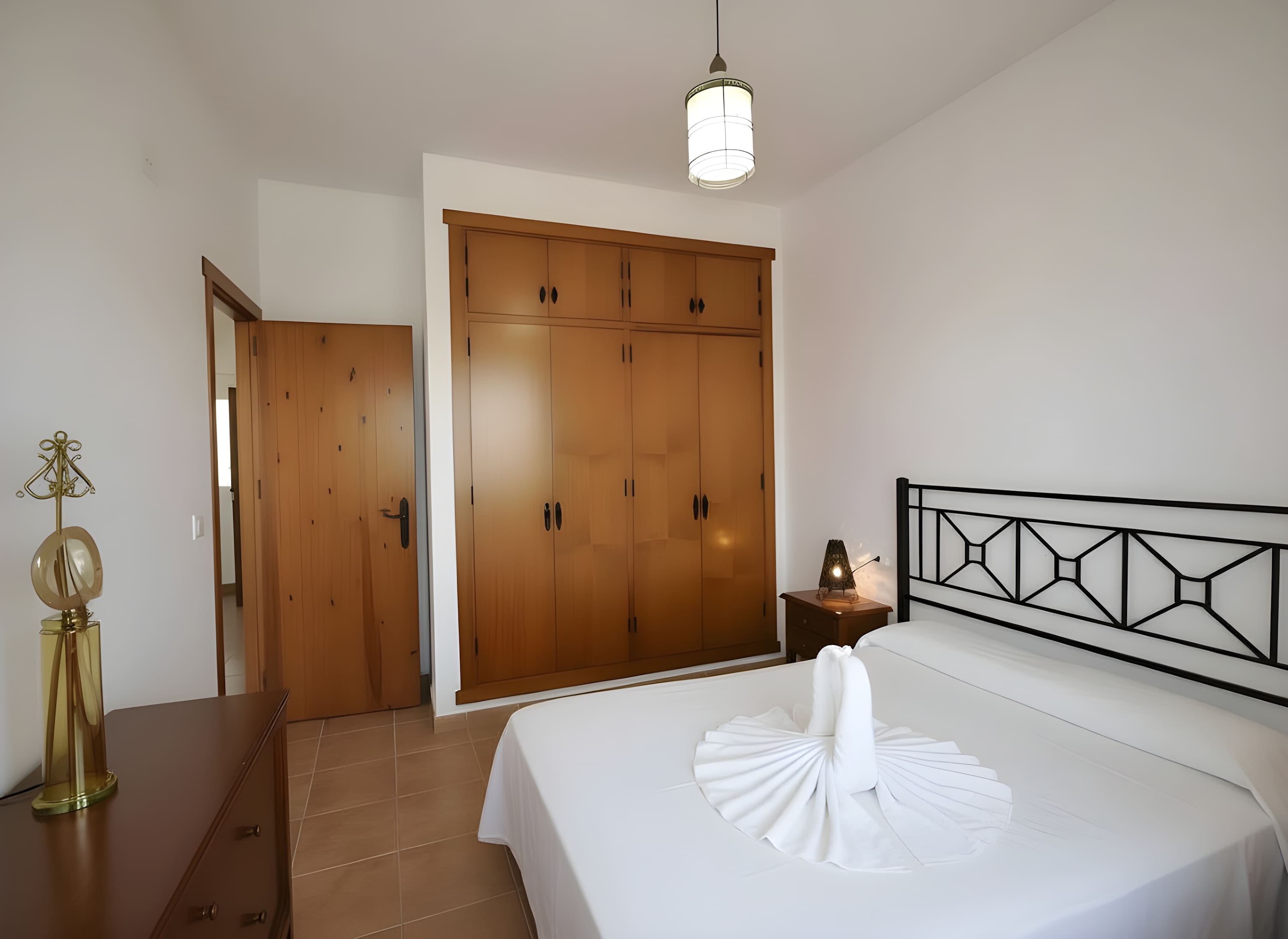 Chalet con Terraza y Barbacoa a 3 min de la Playa El Palmar - image 5