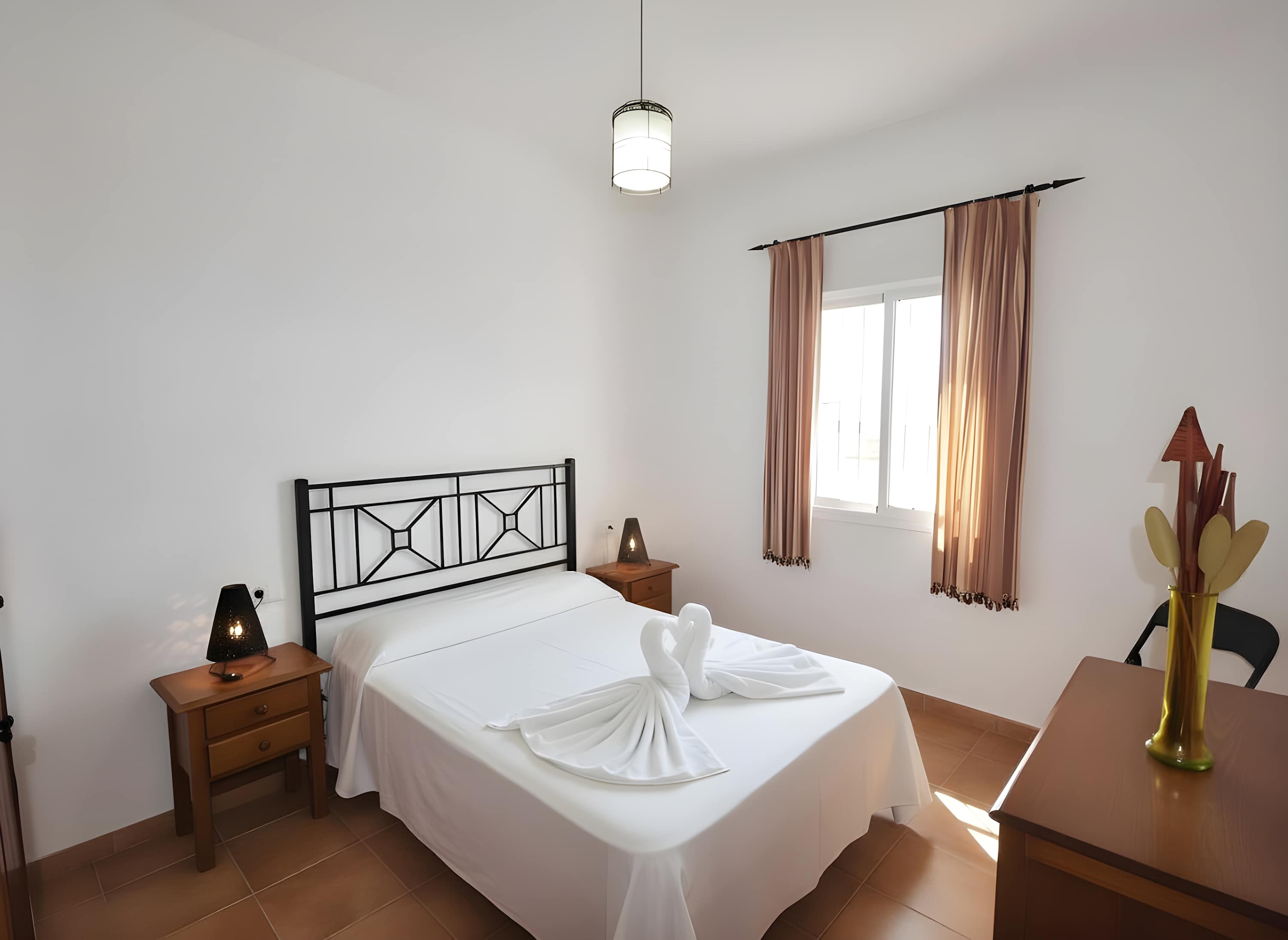 Chalet con Terraza y Barbacoa a 3 min de la Playa El Palmar - image 7