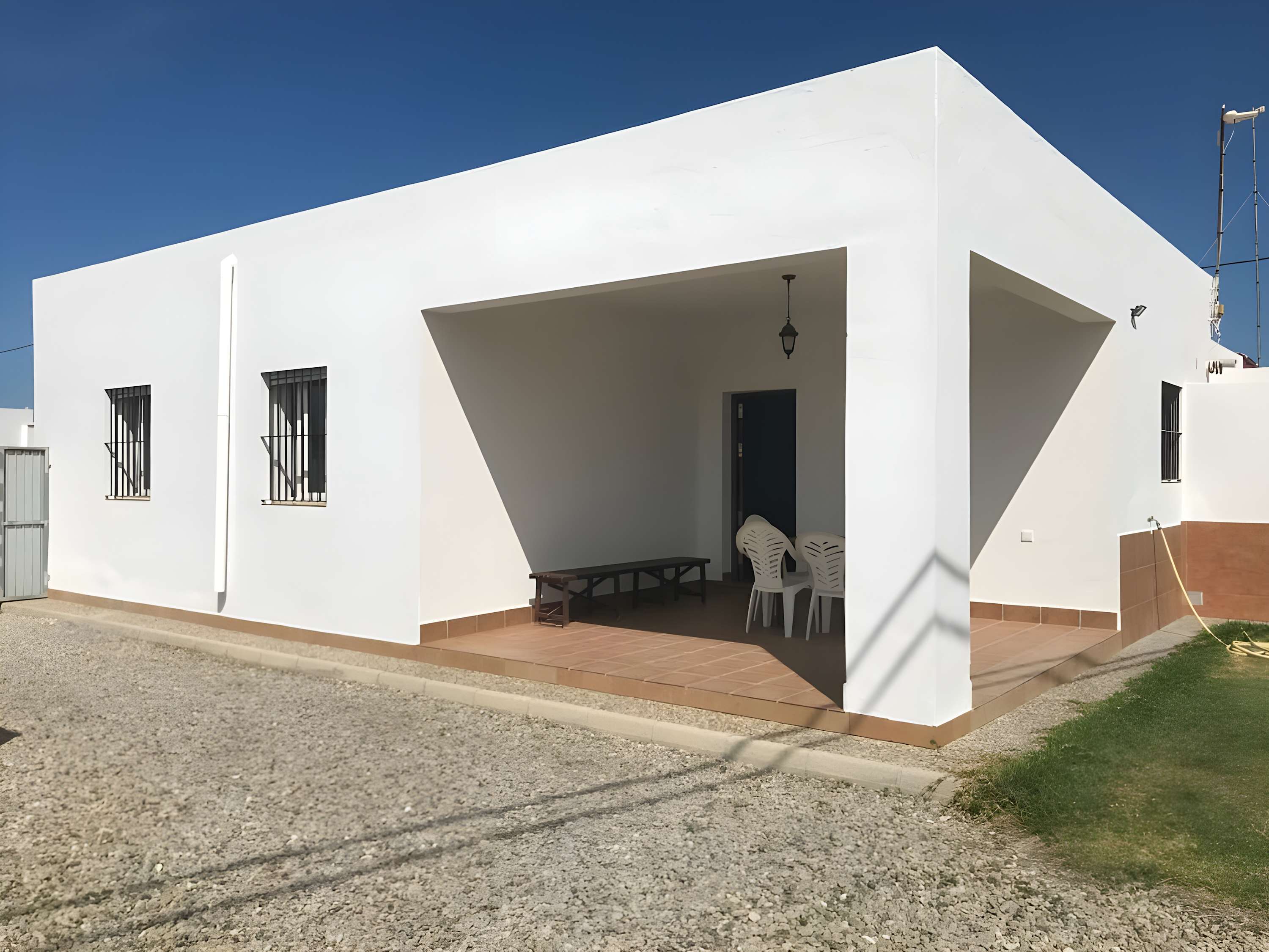 Chalet con Terraza y Barbacoa a 3 min de la Playa El Palmar - image 15