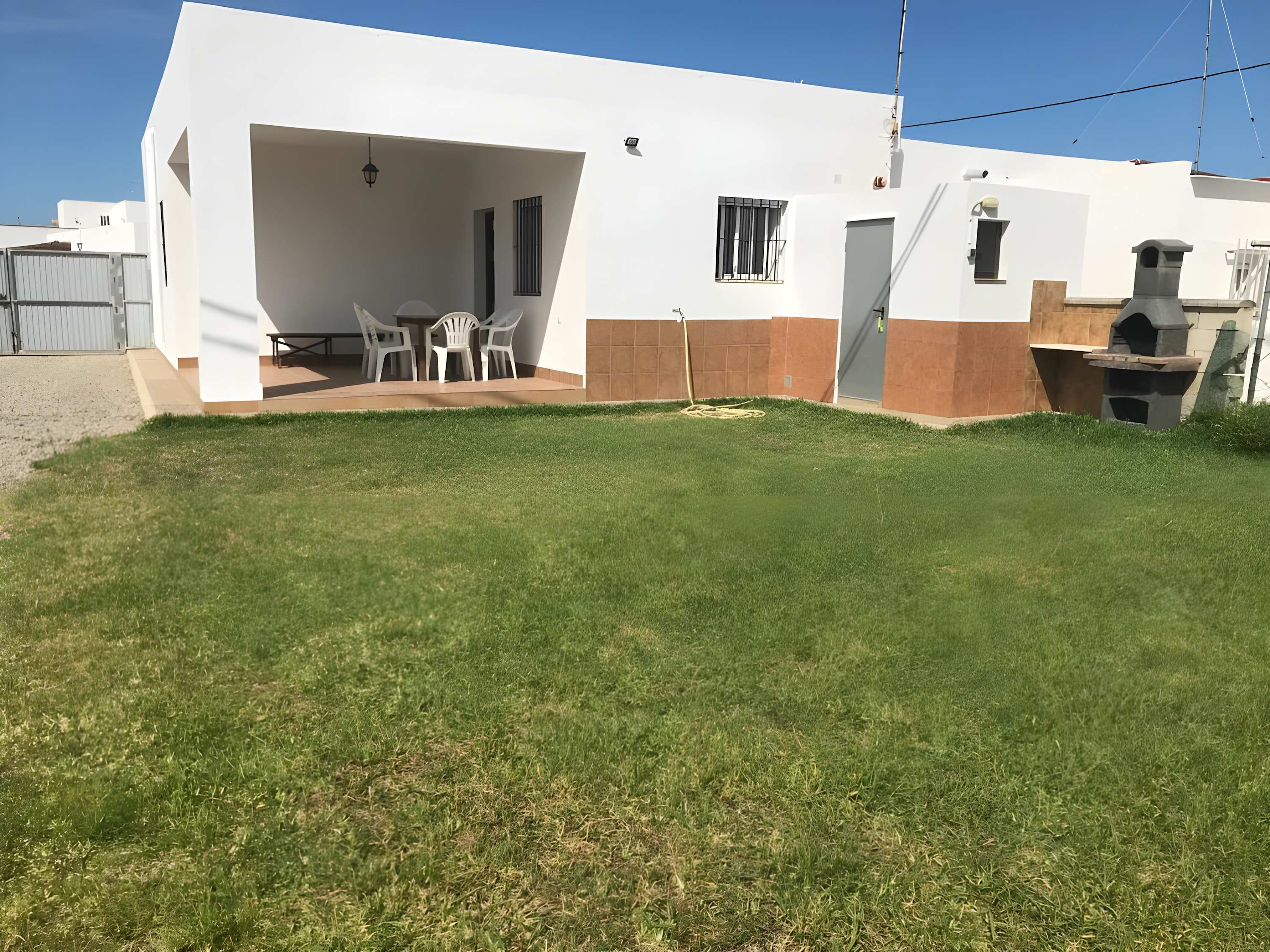 Chalet con Terraza y Barbacoa a 3 min de la Playa El Palmar - image 18