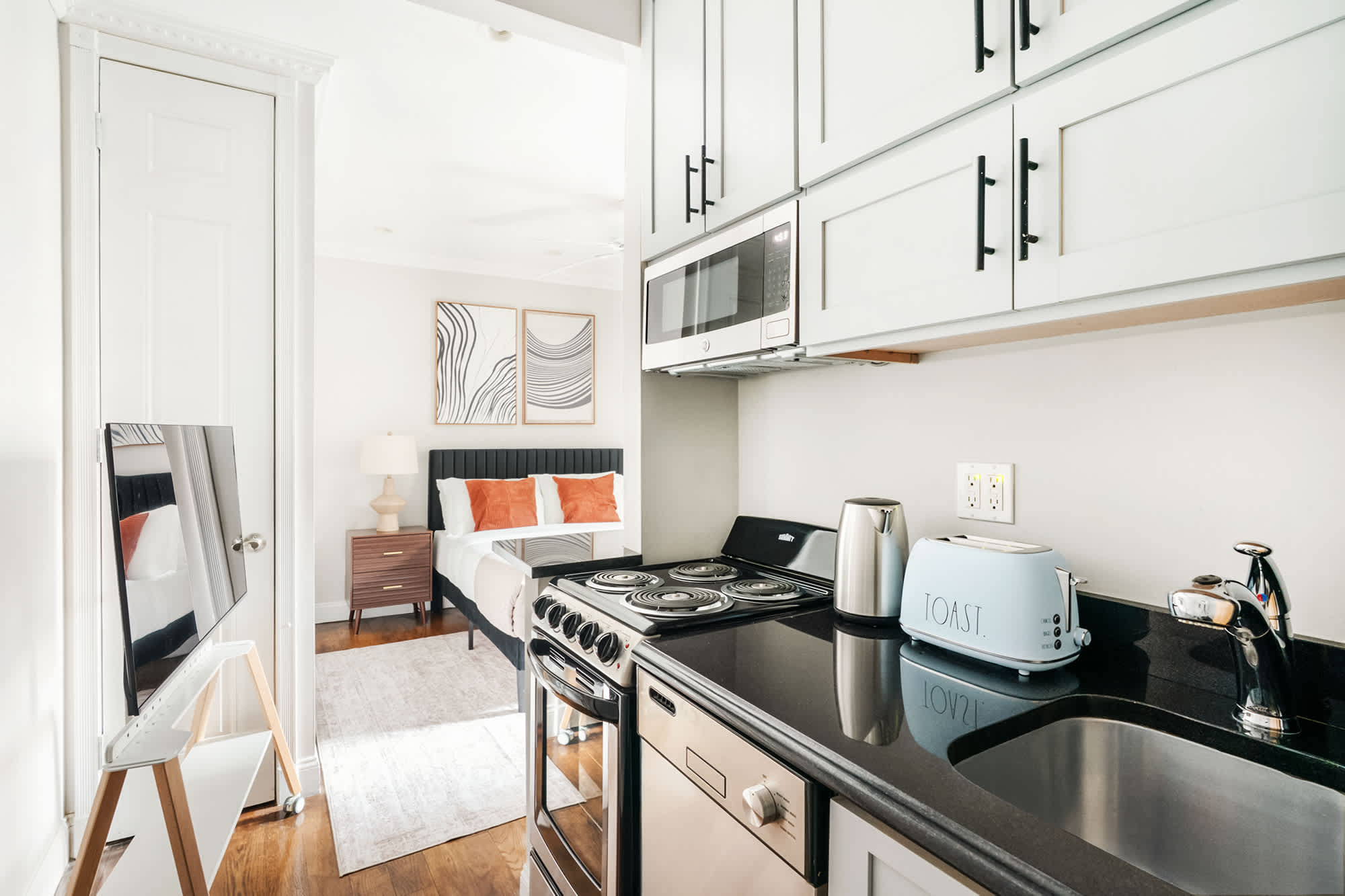 234 Mott-9 Prime Soho Cozy New Studio WD In-unit 5