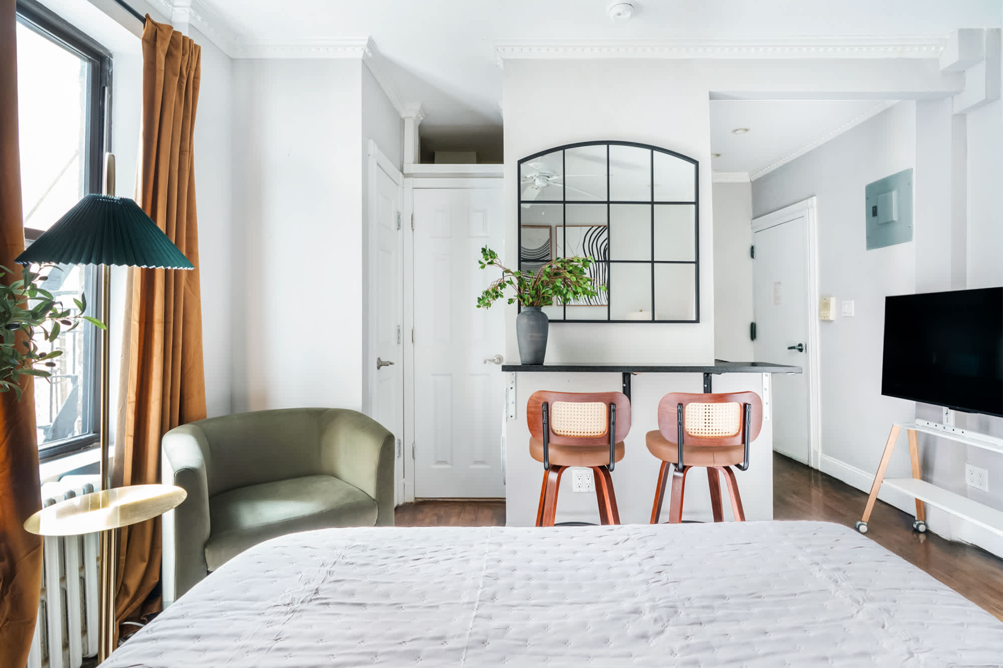 234 Mott-9 Prime Soho Cozy New Studio WD In-unit 2