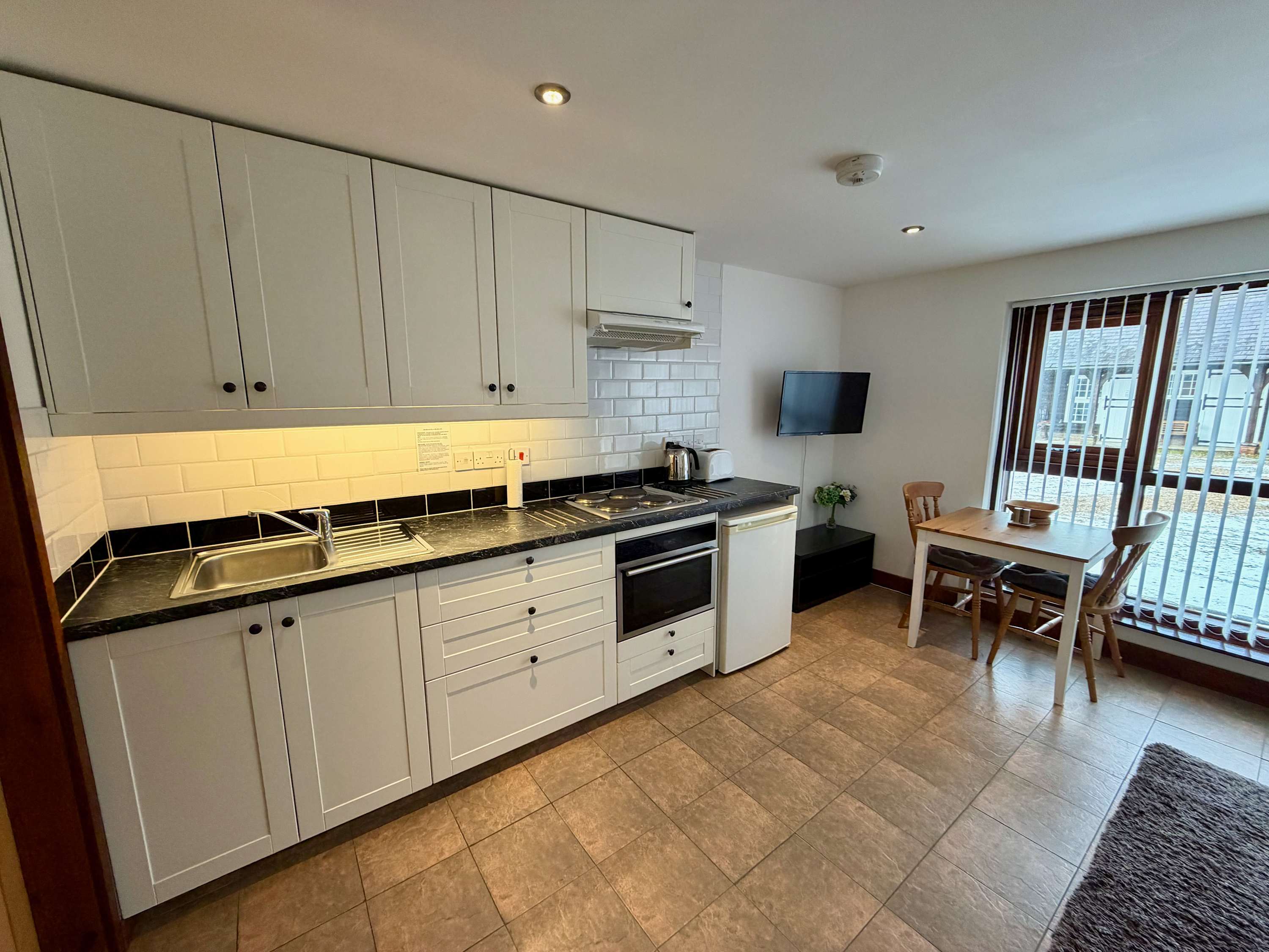 View Millbrook House Apartments 8 - One bedroom, studio ground floor apartment next to Milton Park in High Street OX14 4EL Millbrook House Apartments 8 - One bedroom, studio ground floor apartment next to Milton Park in High Street OX14 4EL - Property image 2 - VivreStays