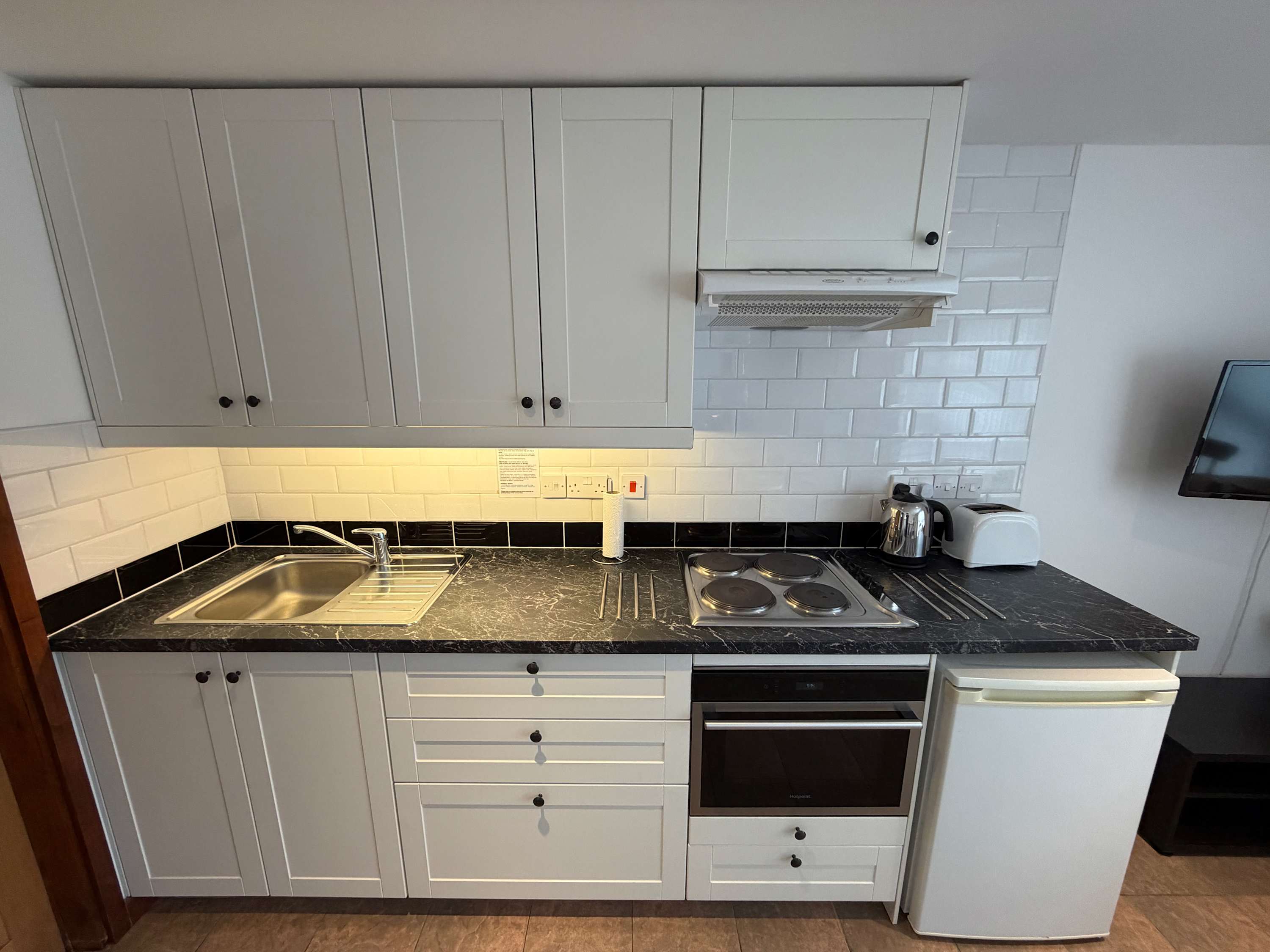 View Millbrook House Apartments 8 - One bedroom, studio ground floor apartment next to Milton Park in High Street OX14 4EL Millbrook House Apartments 8 - One bedroom, studio ground floor apartment next to Milton Park in High Street OX14 4EL - Property image 4 - VivreStays