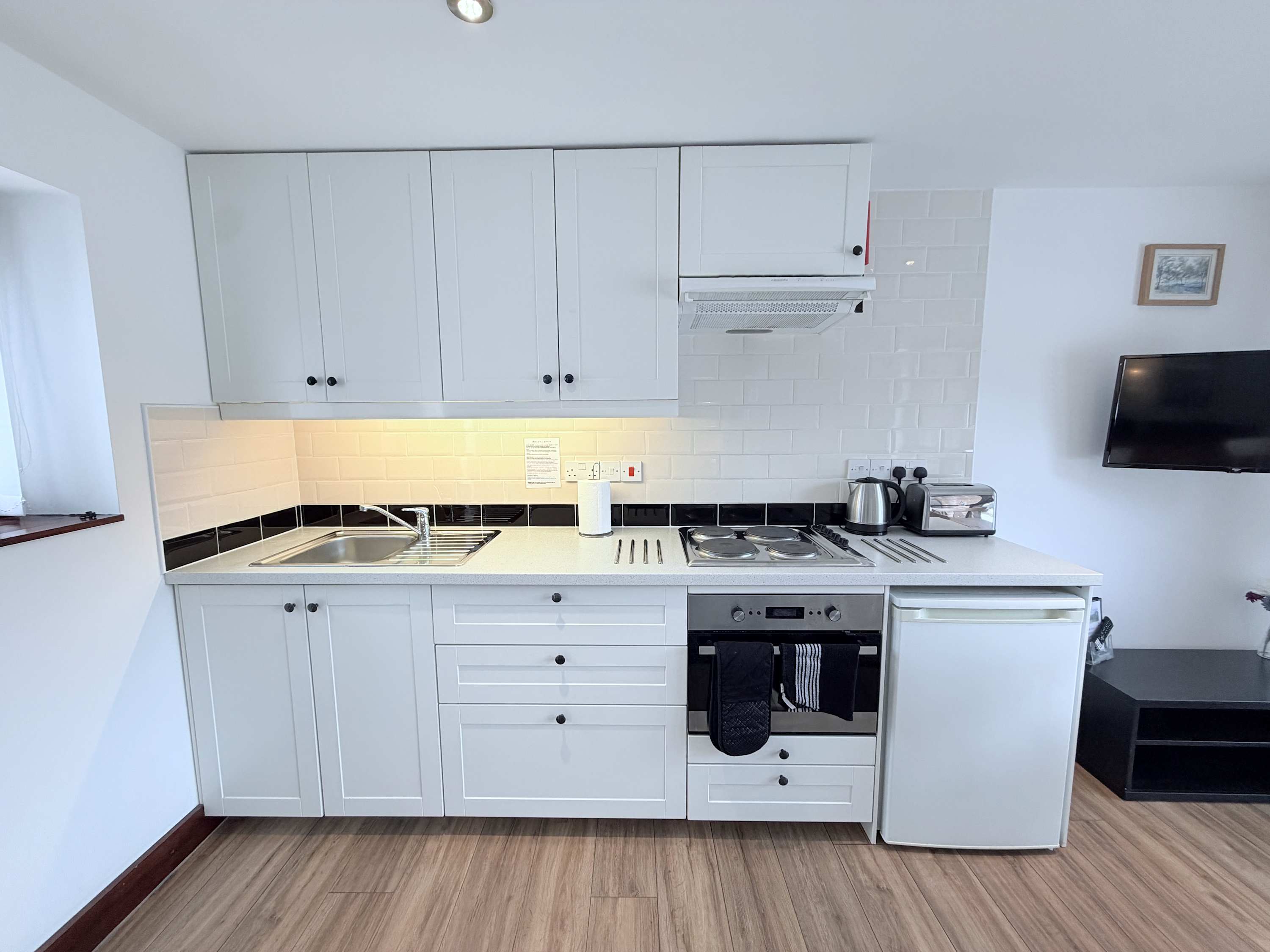 View Millbrook House Apartments 9 - One bedroom, studio ground floor apartment next to Milton Park in High Street OX14 4EL Millbrook House Apartments 9 - One bedroom, studio ground floor apartment next to Milton Park in High Street OX14 4EL - Property image 4 - VivreStays