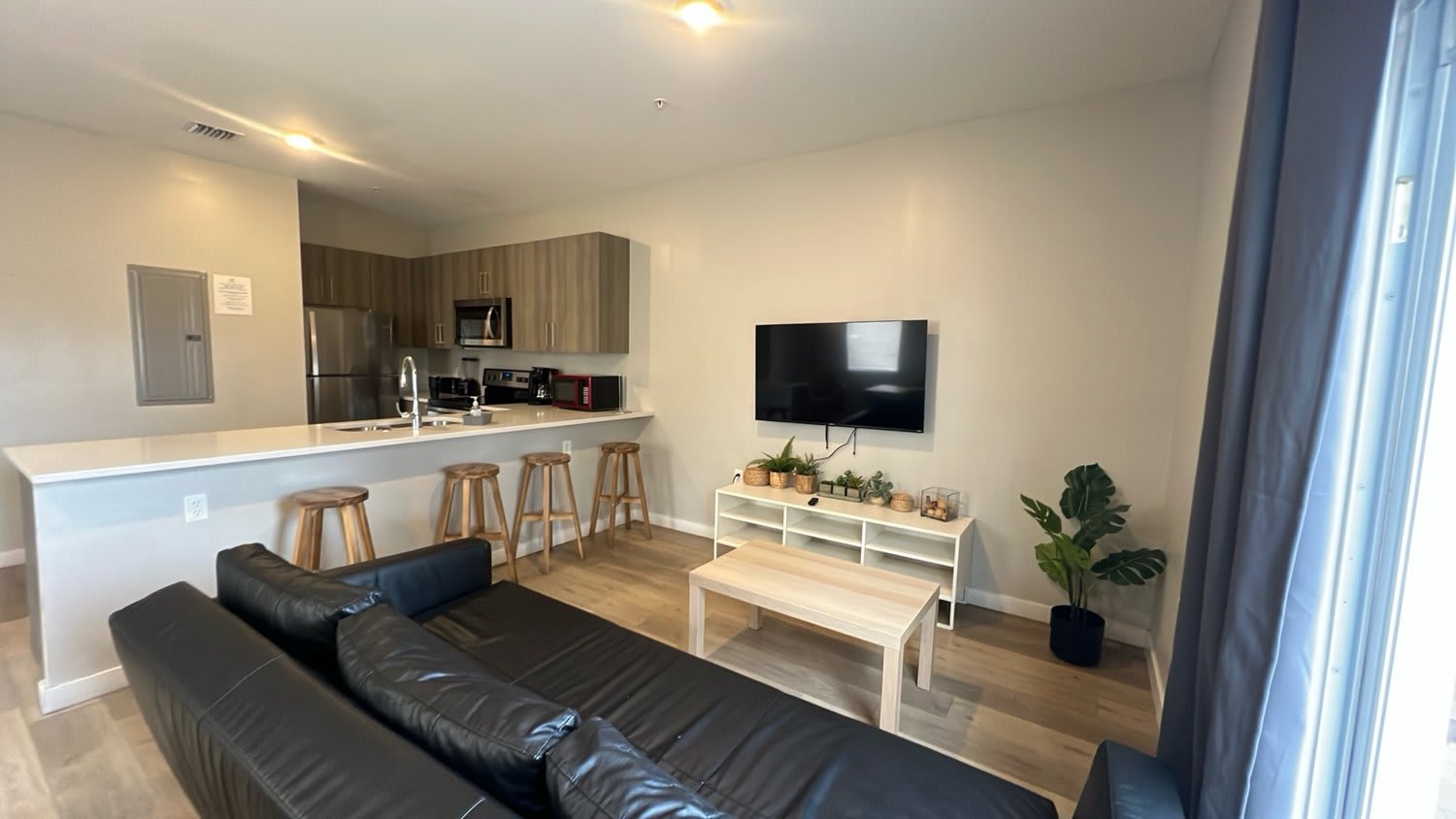 Charming Townhouse With Spacious Facilities - Inviting Getaway - Bahamas