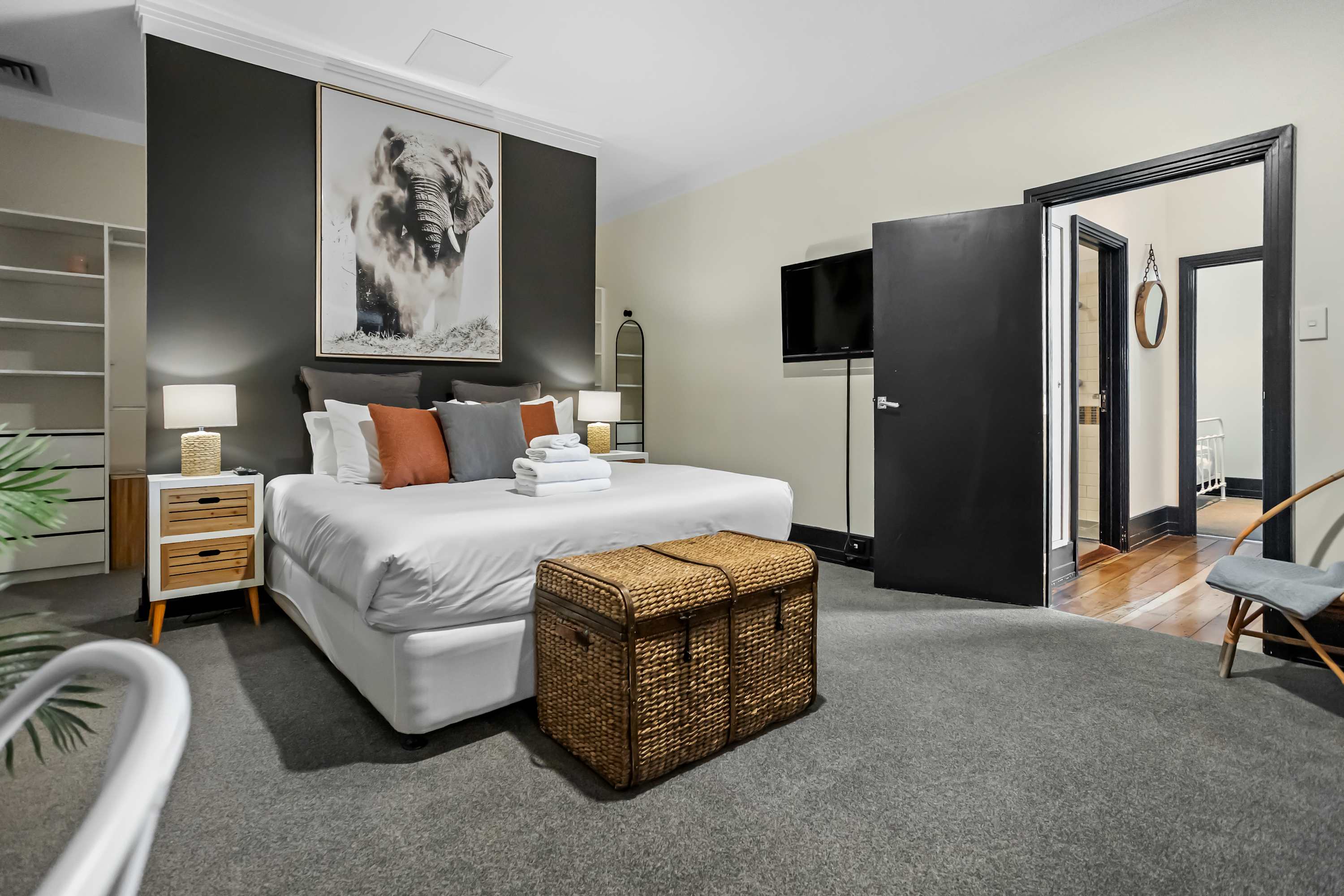 Spacious 2BR in CBD Pool Gym Parking Zodiak Stays | Photo 2