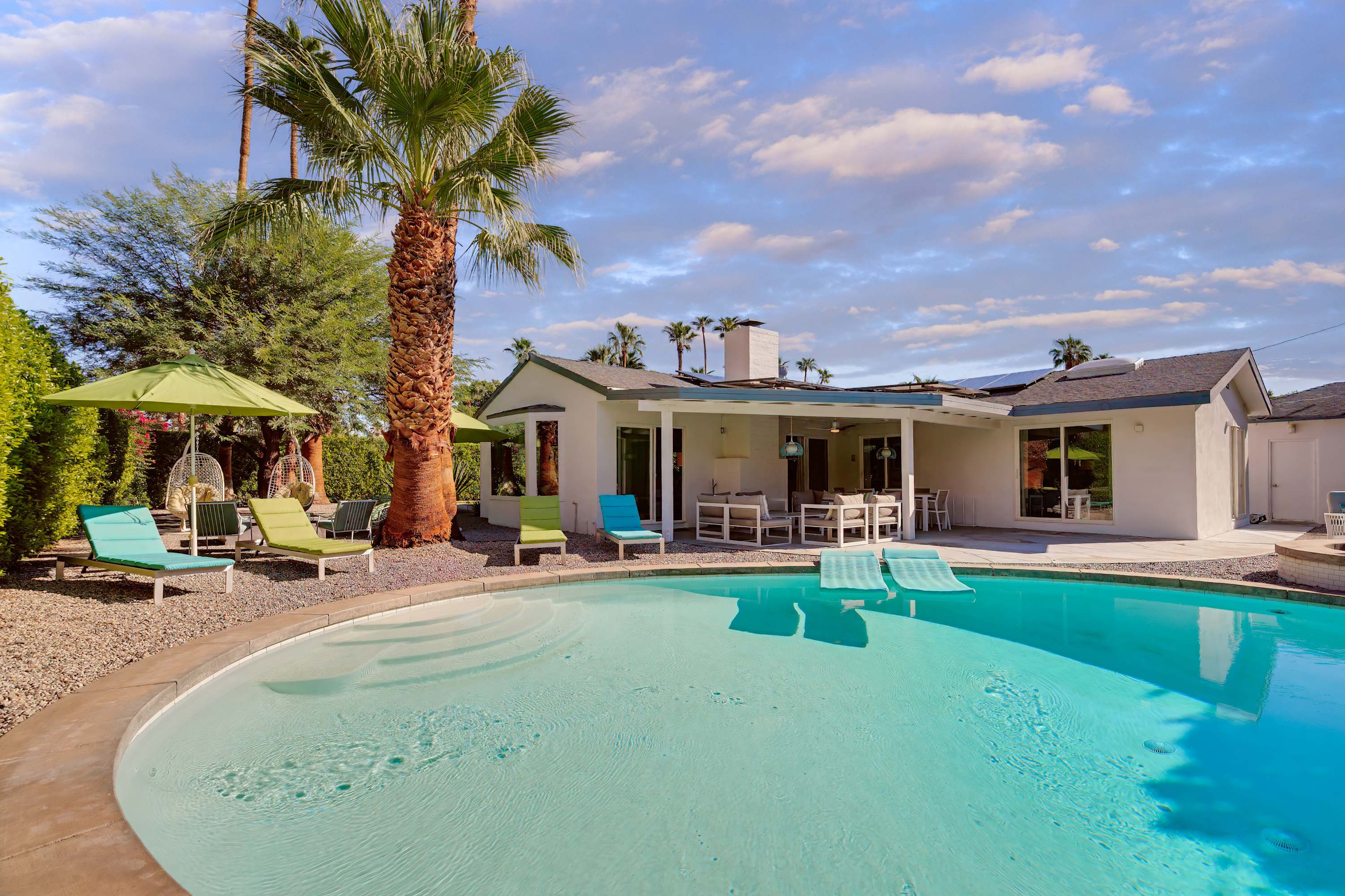 Mid-Century Oasis 4BD/Walled/Pool/Spa/Mtn Views  - Picture 3