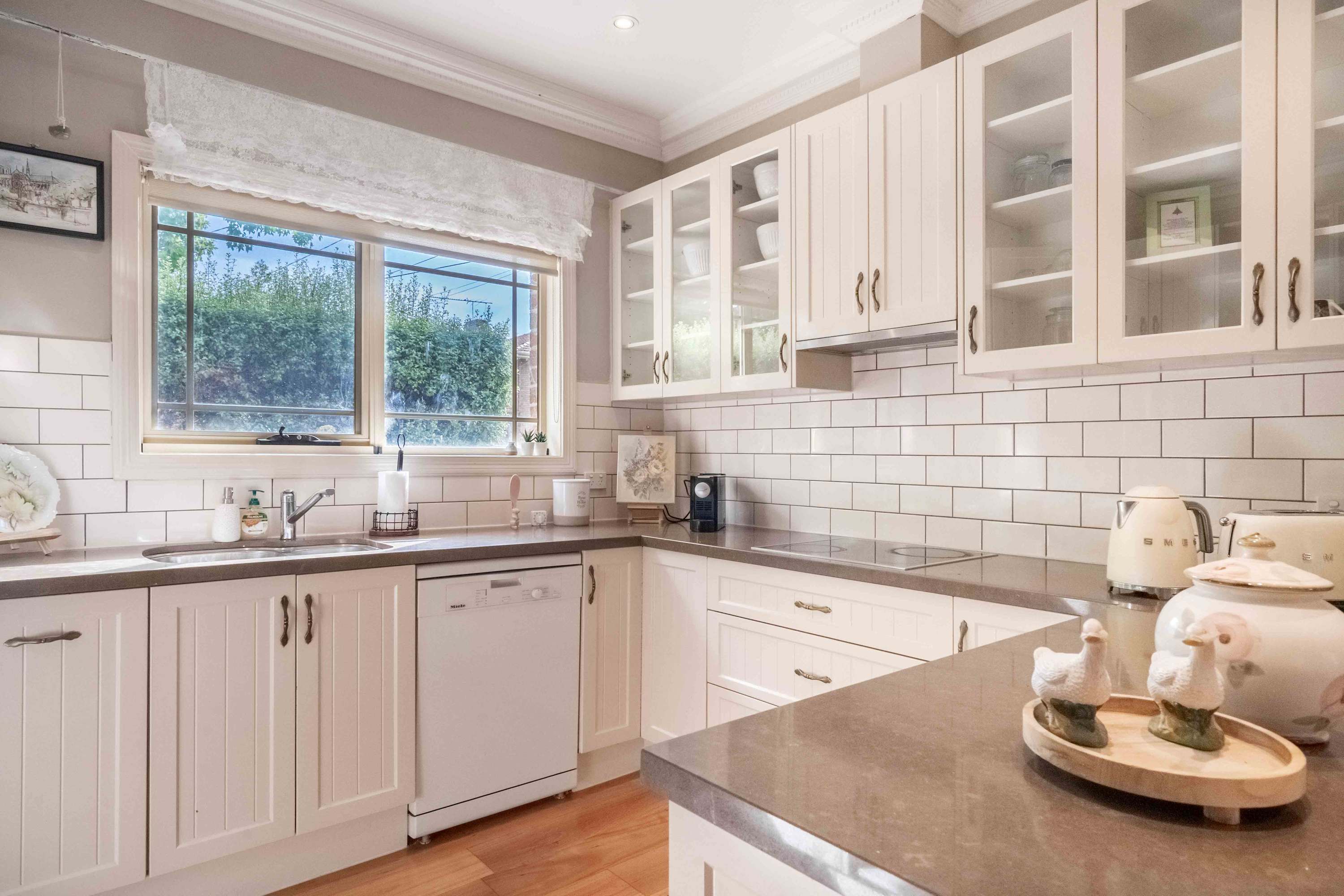 Willow Place Modern 4BR Oasis in Heart of Glen Waverley