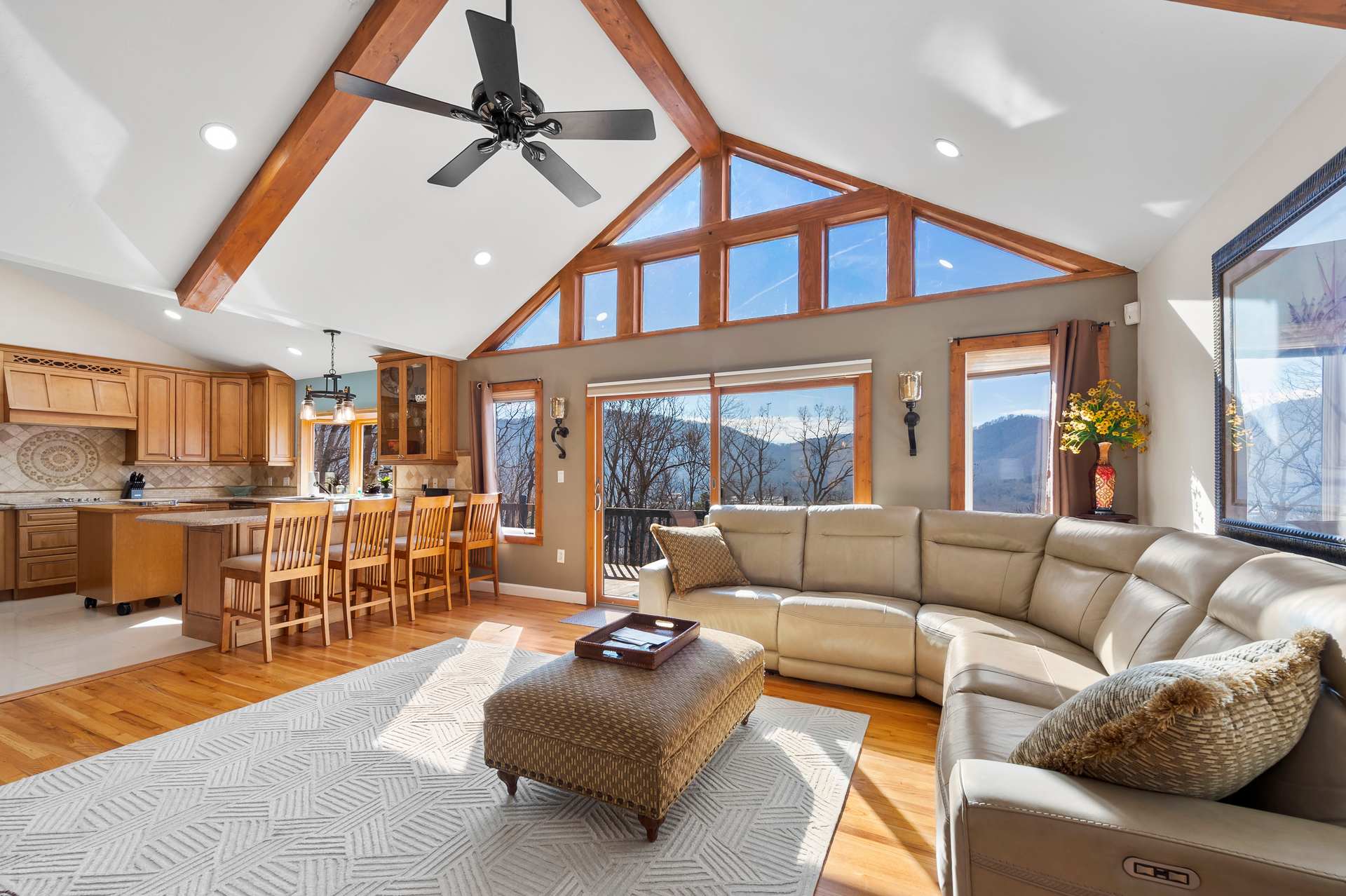 Five Kings Retreat - 5 BD 3 BTH Mountain Home — Asheville, NC — vacation rental