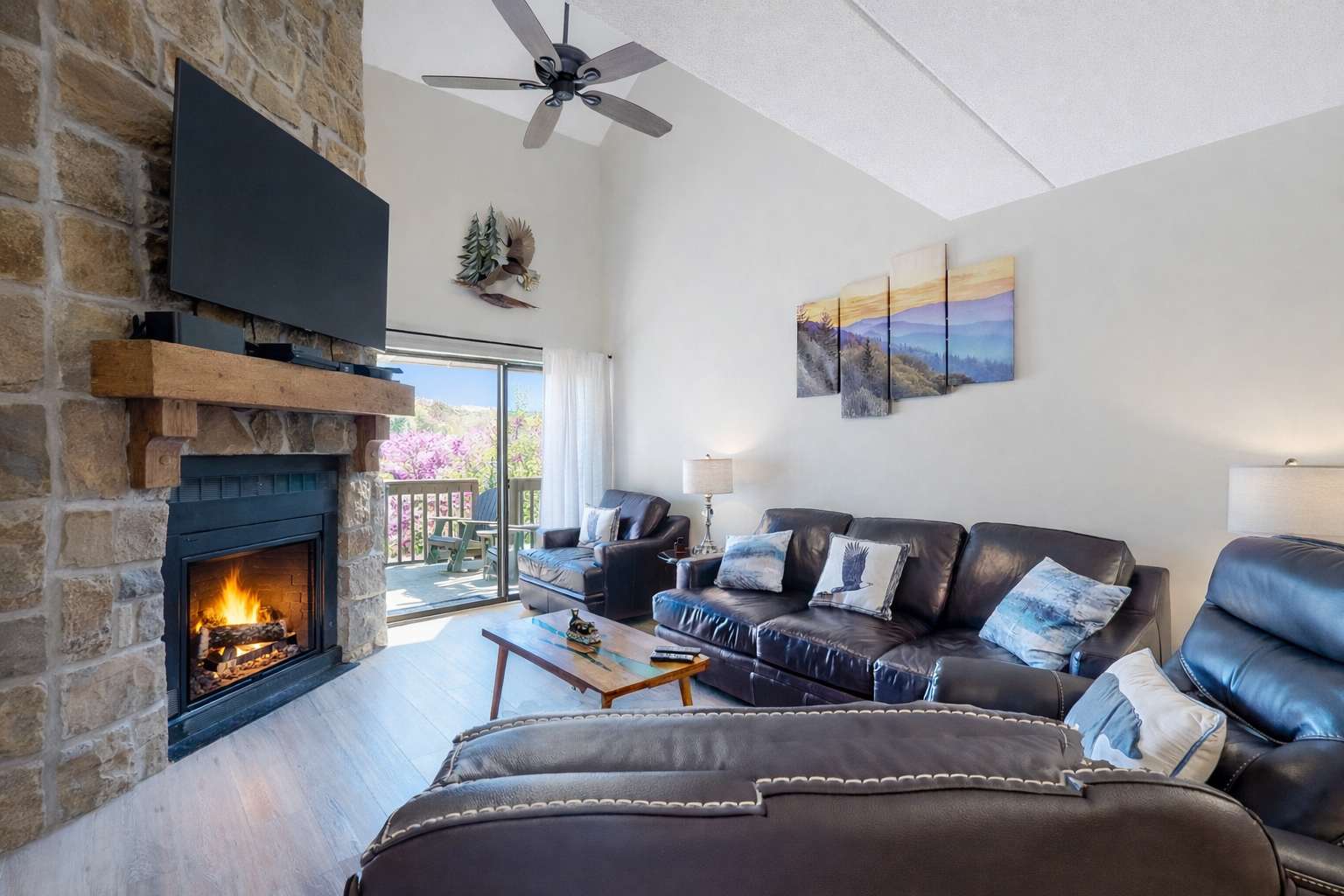 Newly Renovated Condo, Sleeps 7, Arcade, Shared Pool โ Gatlinburg, TN โ vacation rental