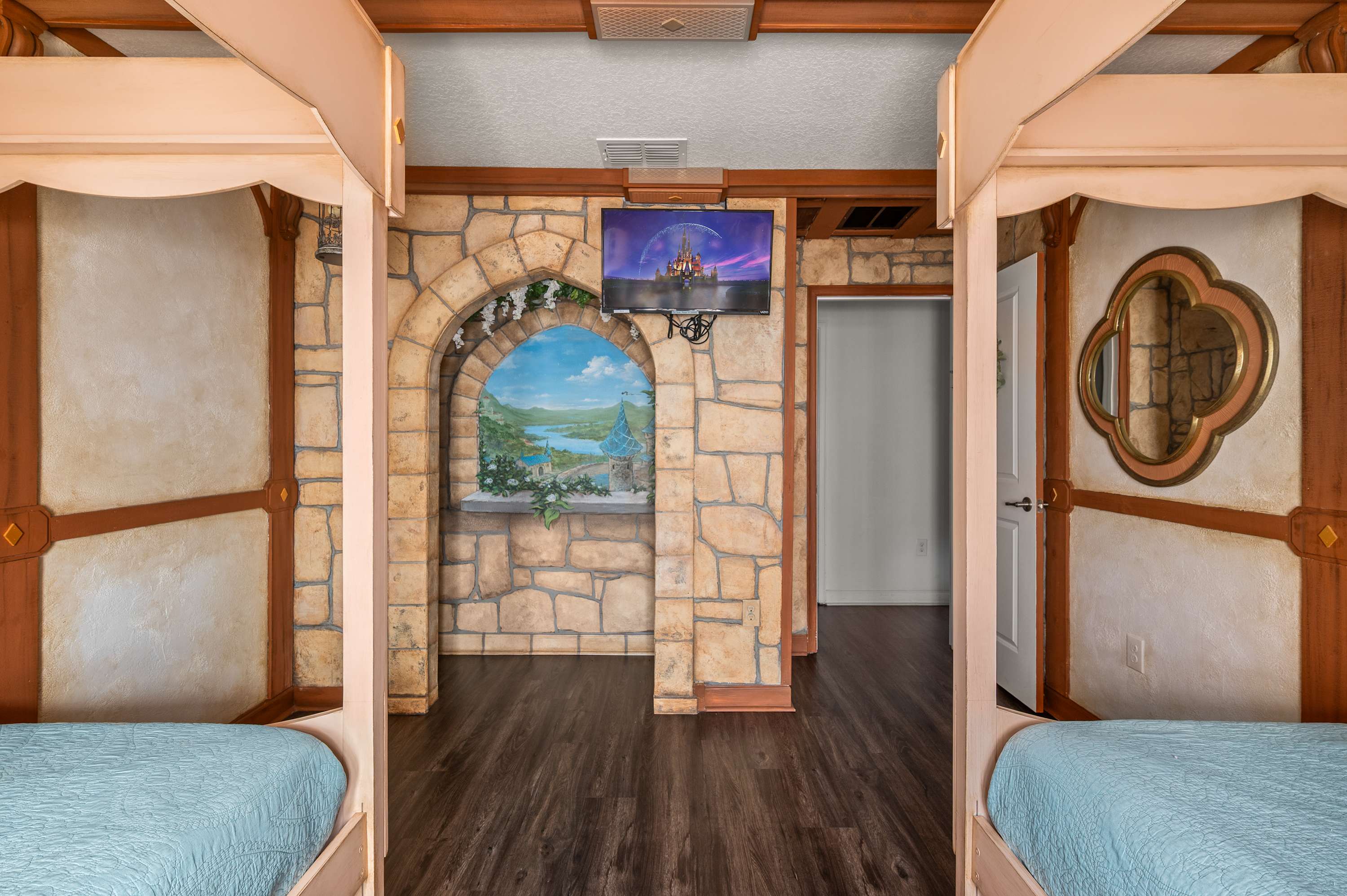 Townhouse w/ pool & resort access