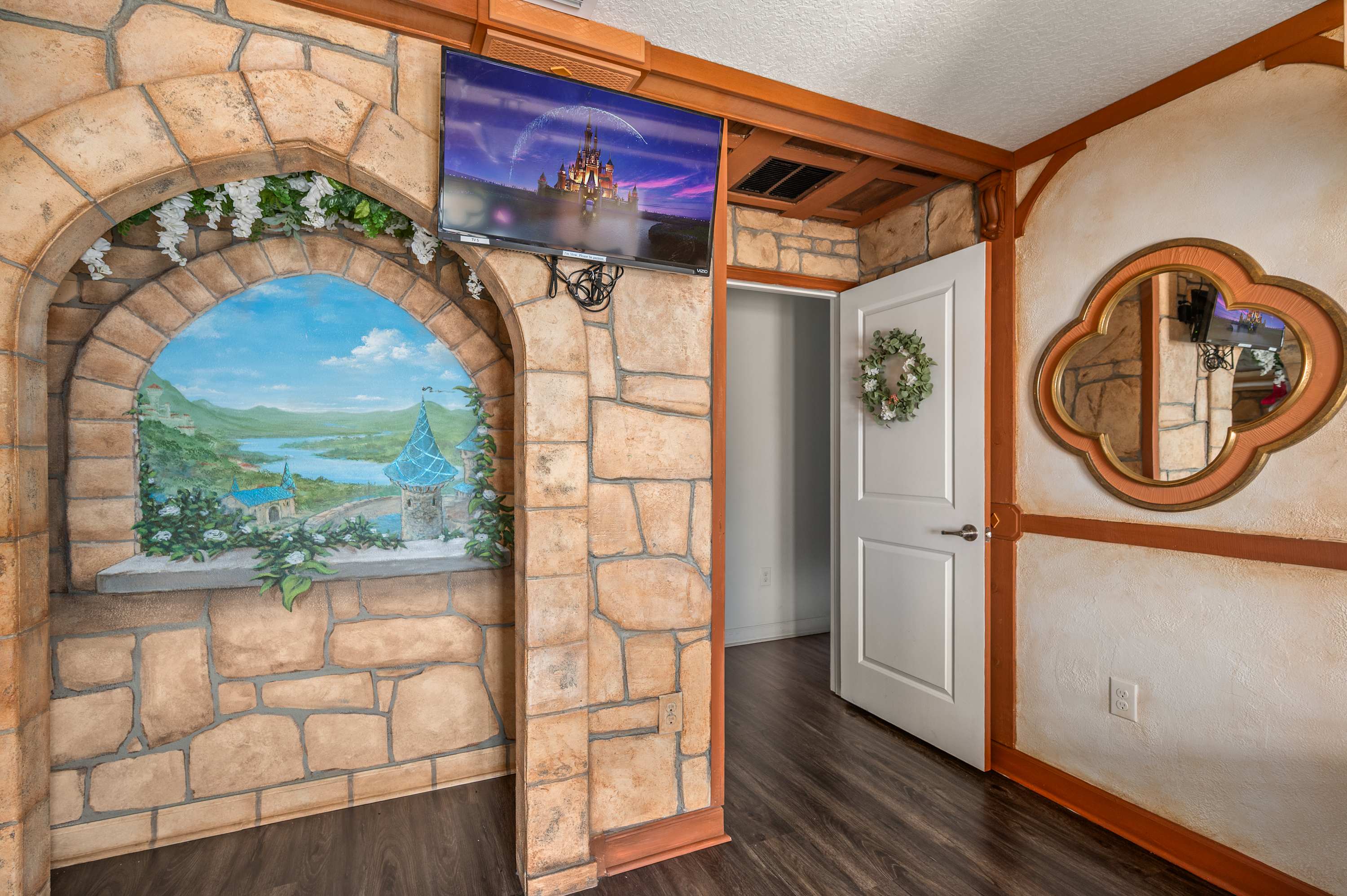 Townhouse w/ pool & resort access