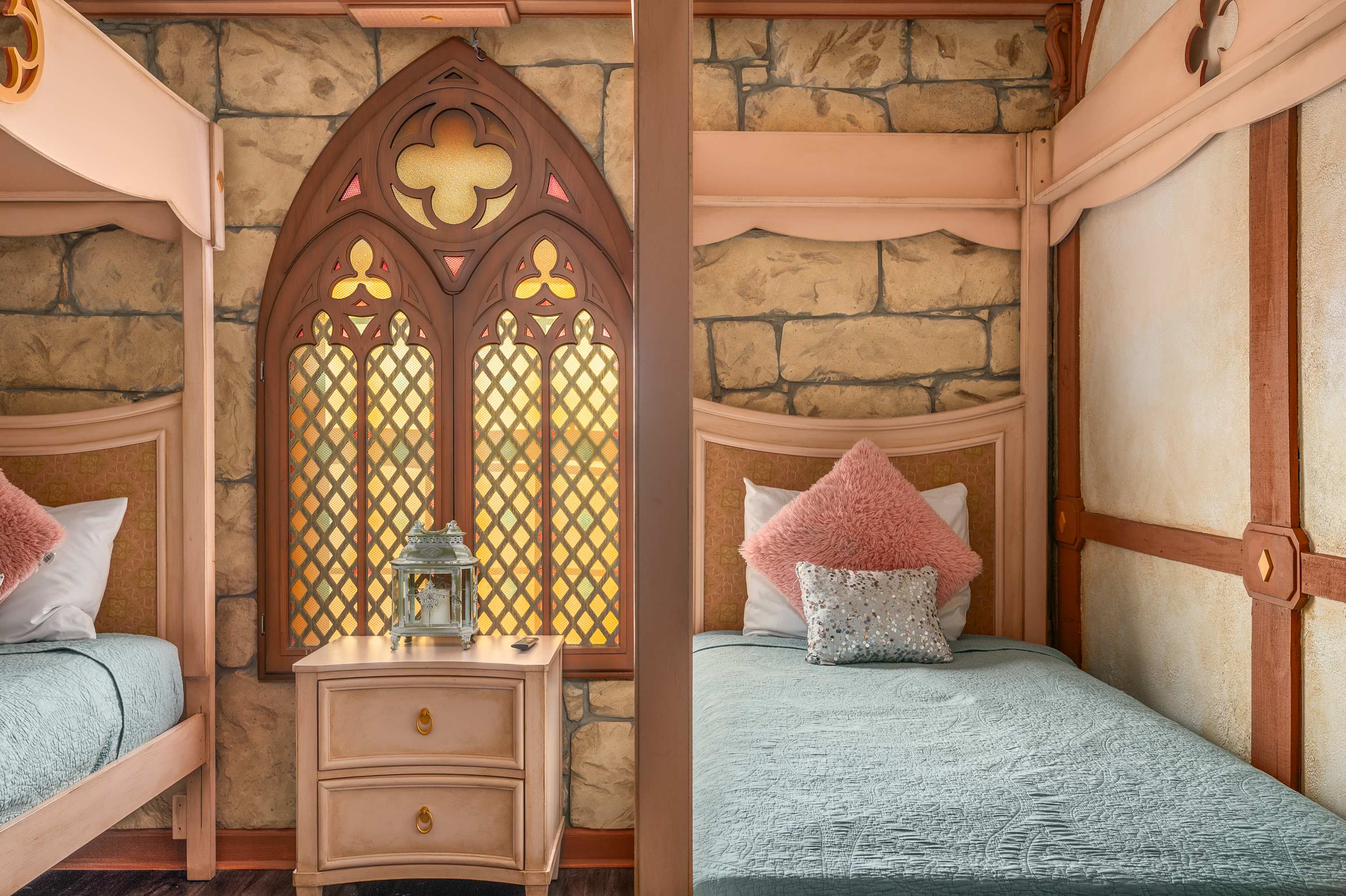 Townhouse w/ pool & resort access