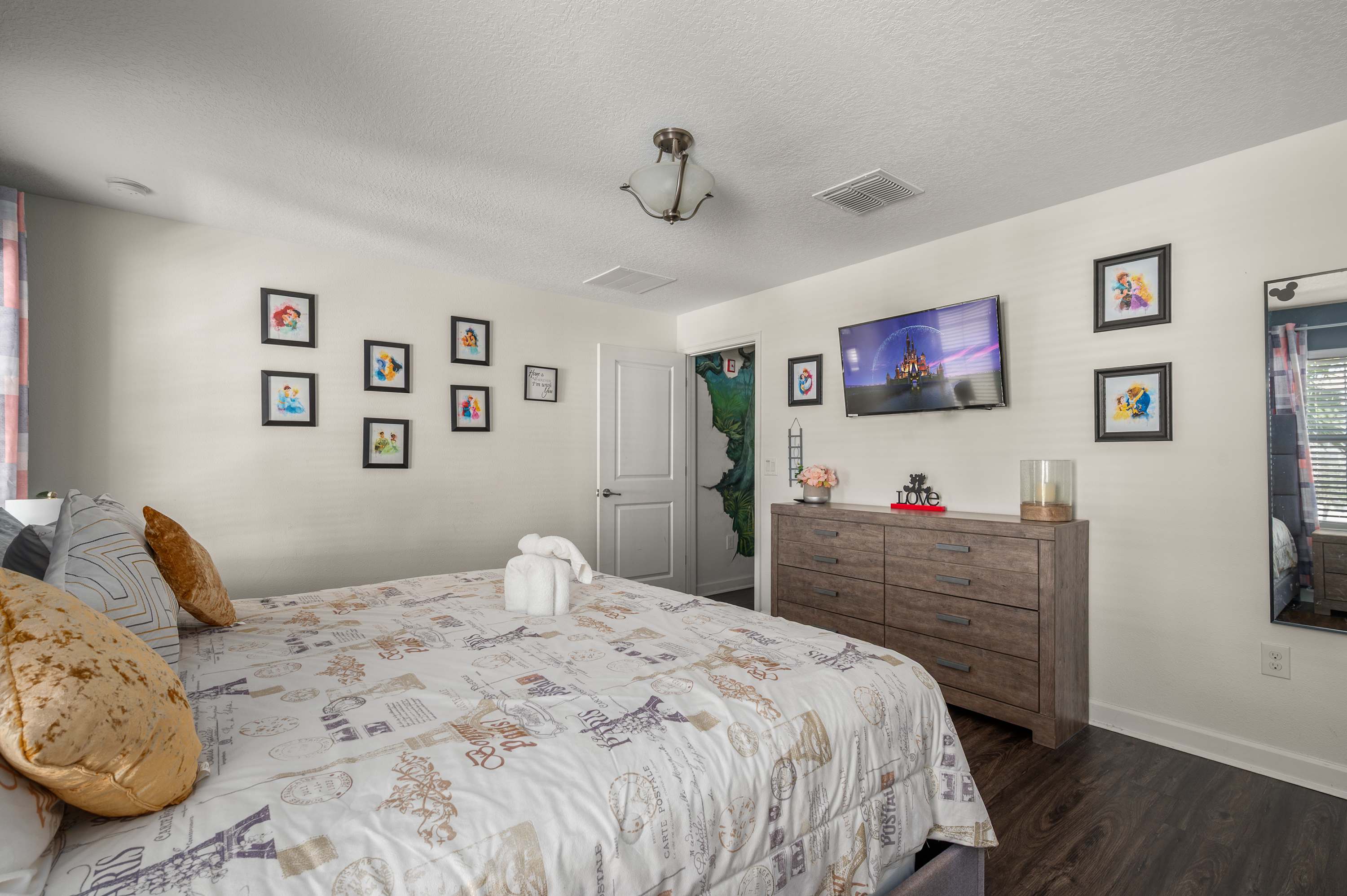 Townhouse w/ pool & resort access