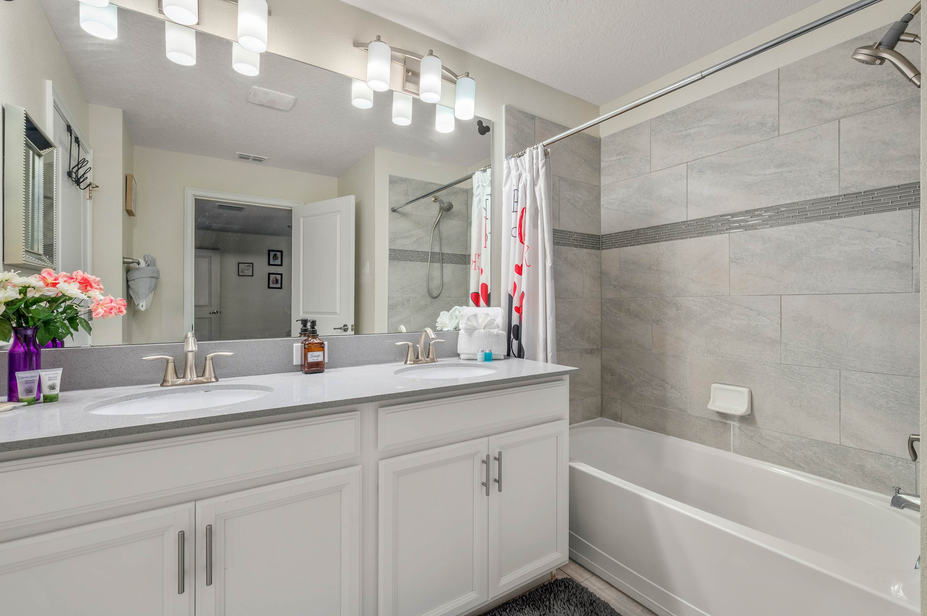 Townhouse w/ pool & resort access