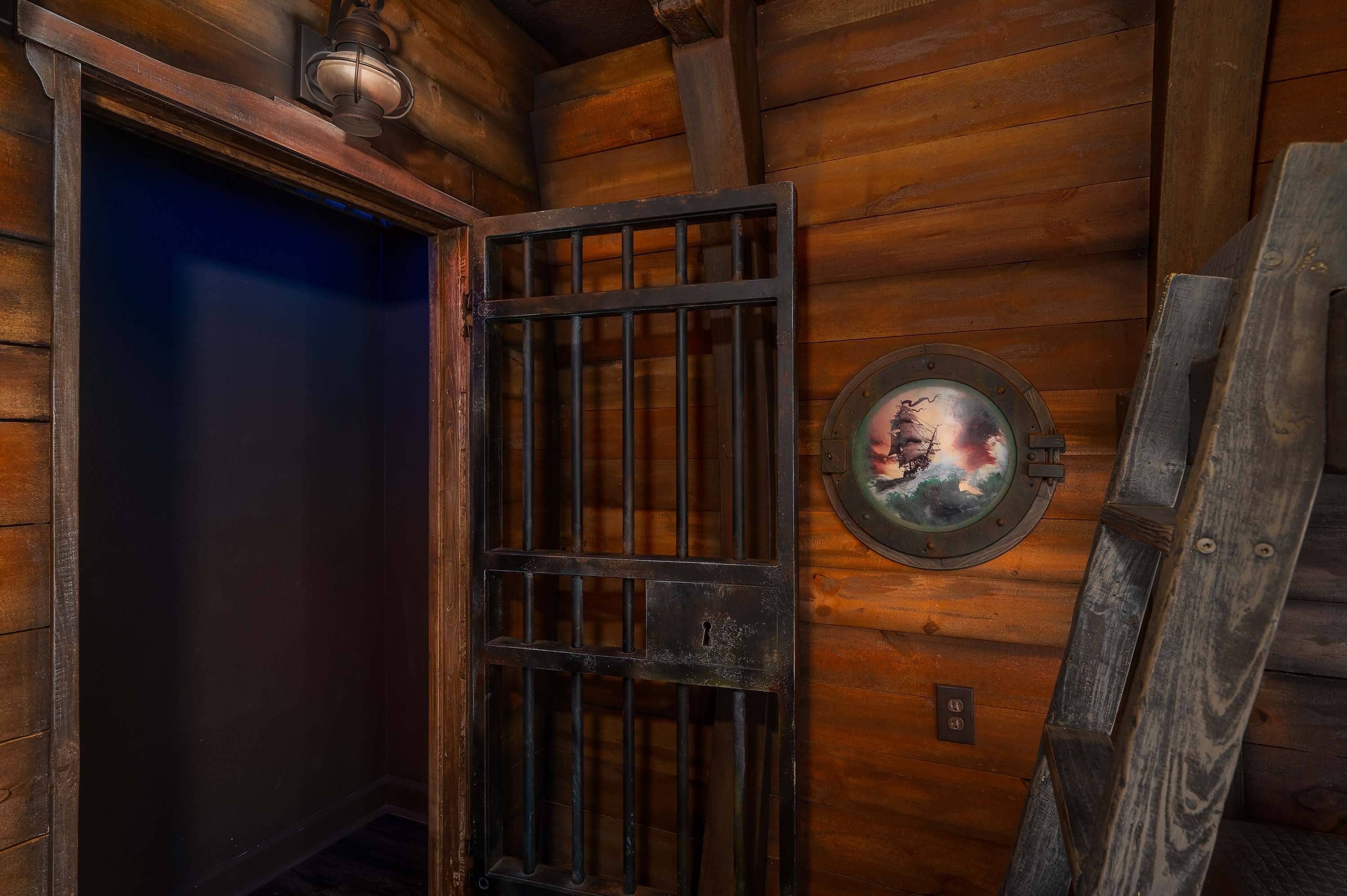 Townhouse w/ pool & resort access