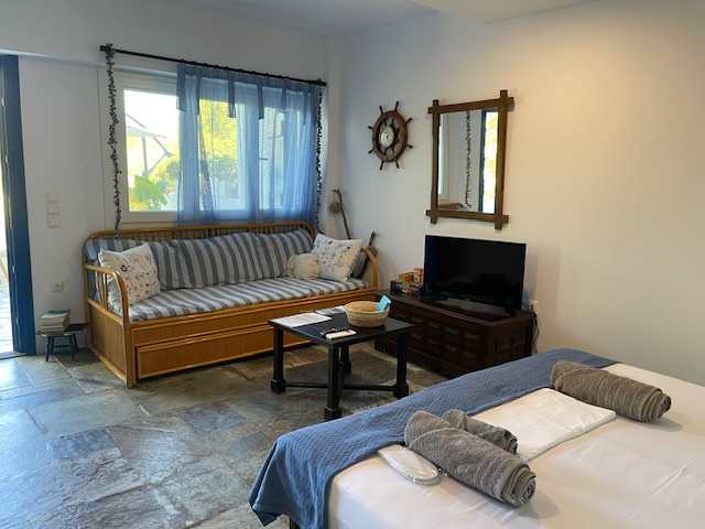 Fully Equipped Studio in Spetses with Patio & View in Spetses — photo 5