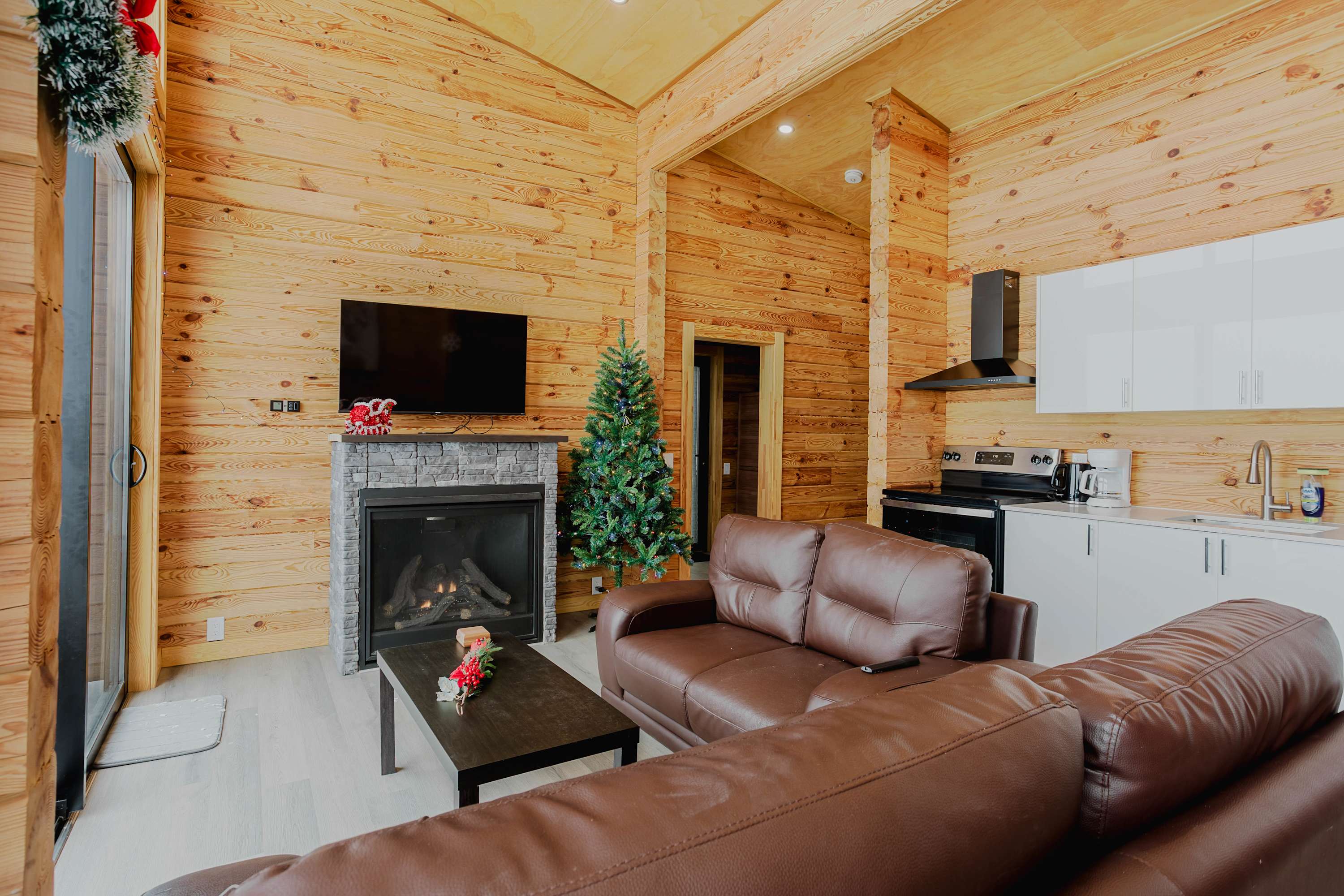 Rice Lake #8 2-BDR Lakefront Cottage