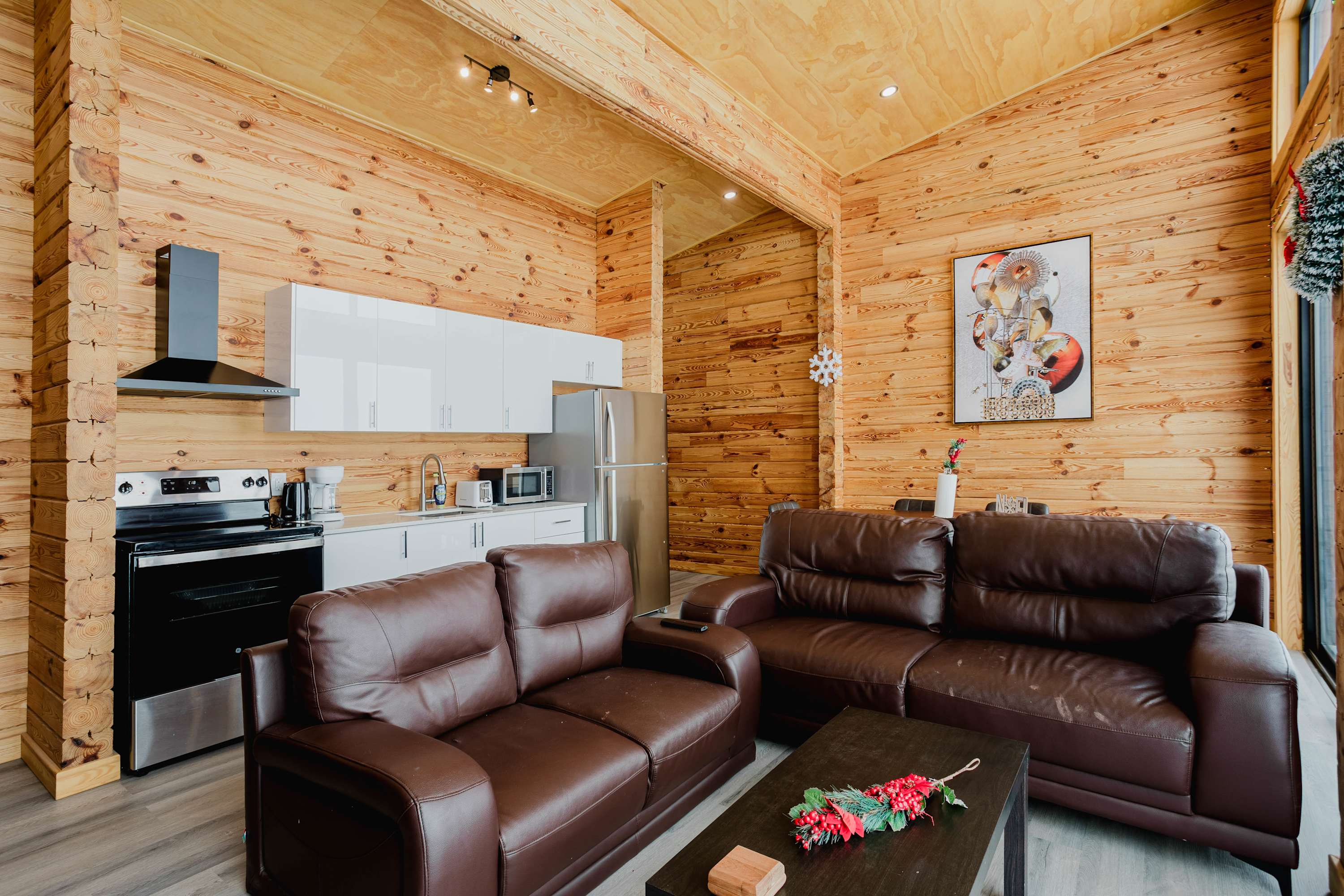 Rice Lake #8 2-BDR Lakefront Cottage