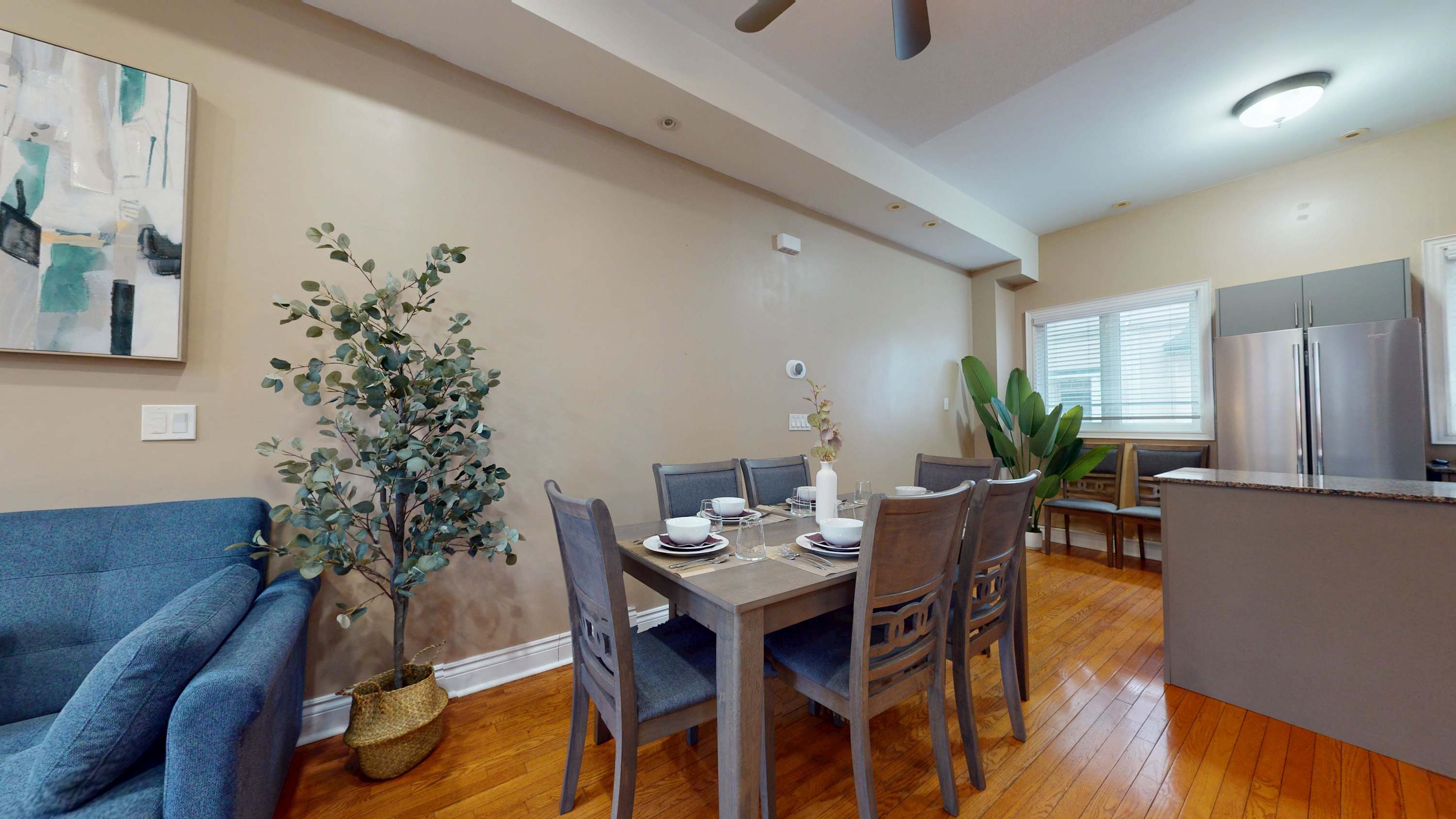 Open-Plan Living & Dining Area - Enjoy seamless open-concept living with a stylish dining area — ideal for shared meals, remote work, or game nights.