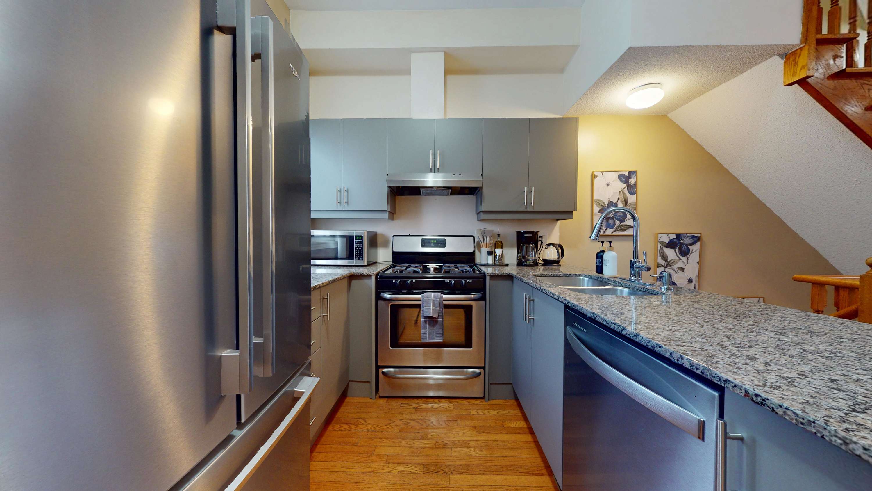 Fully Equipped Modern Kitchen - Cook with ease in a sleek kitchen featuring granite countertops, stainless-steel appliances, and all the essentials for home-cooked meals.