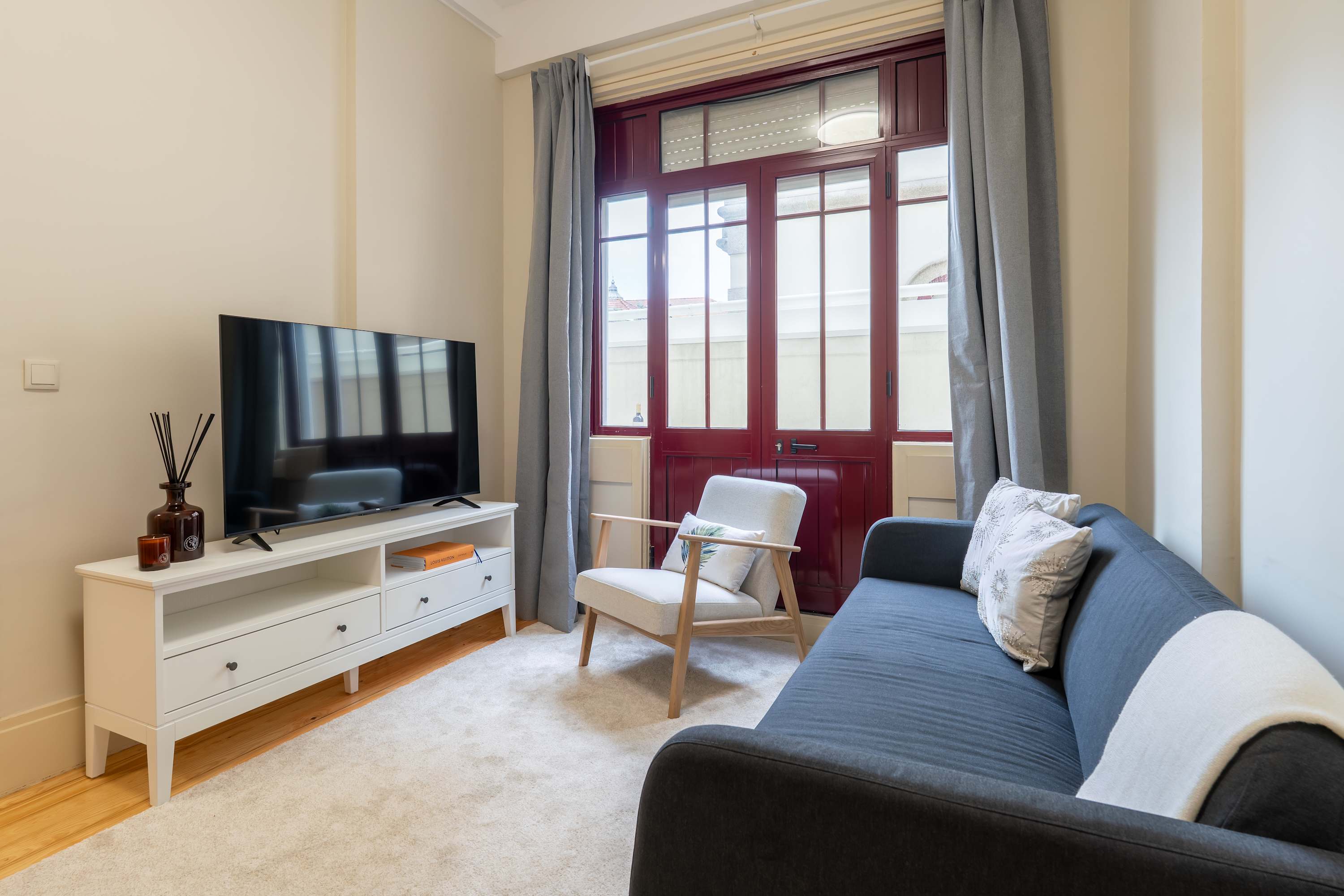 2 Modern & Cozy Flat with Workspace by HostWise