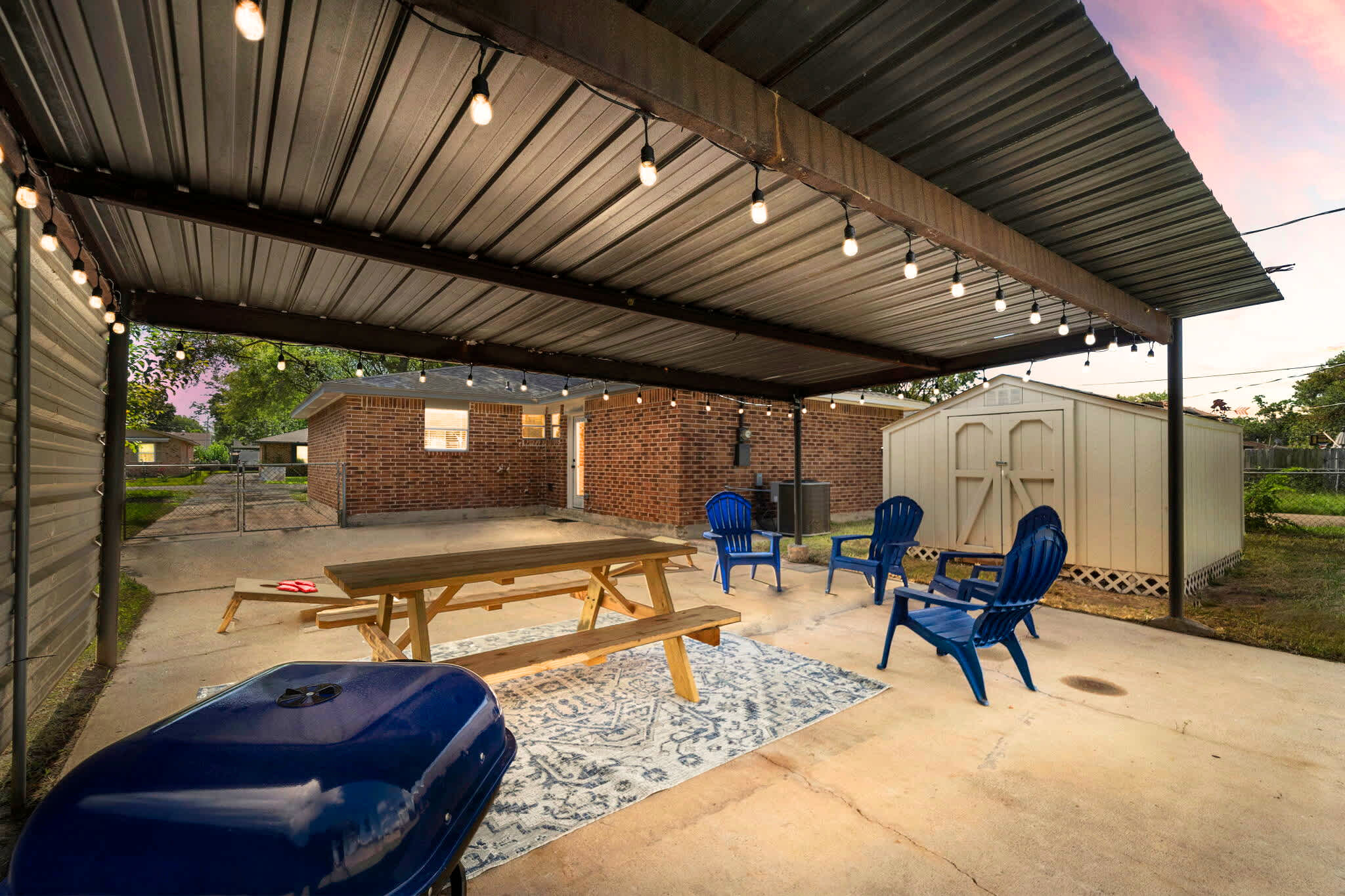 Modern Retreat: Walk to Beach, Arcade & BBQ Patio