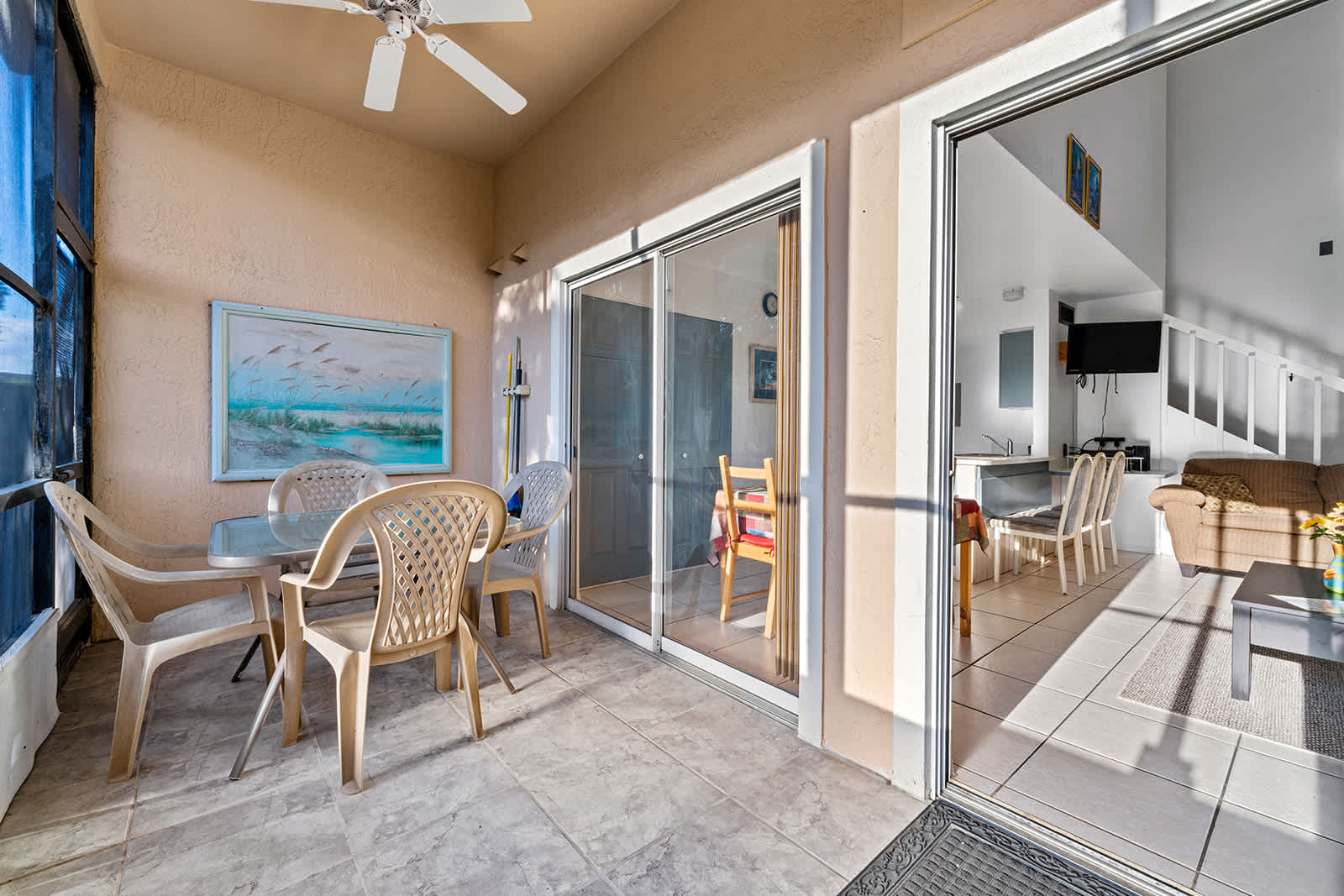3BR townhouse w/ pool, patio & workspace