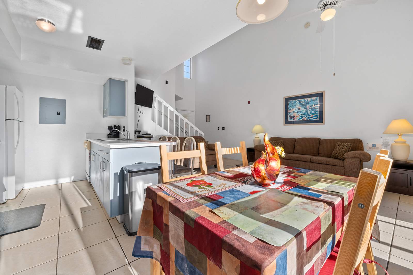 3BR townhouse w/ pool, patio & workspace