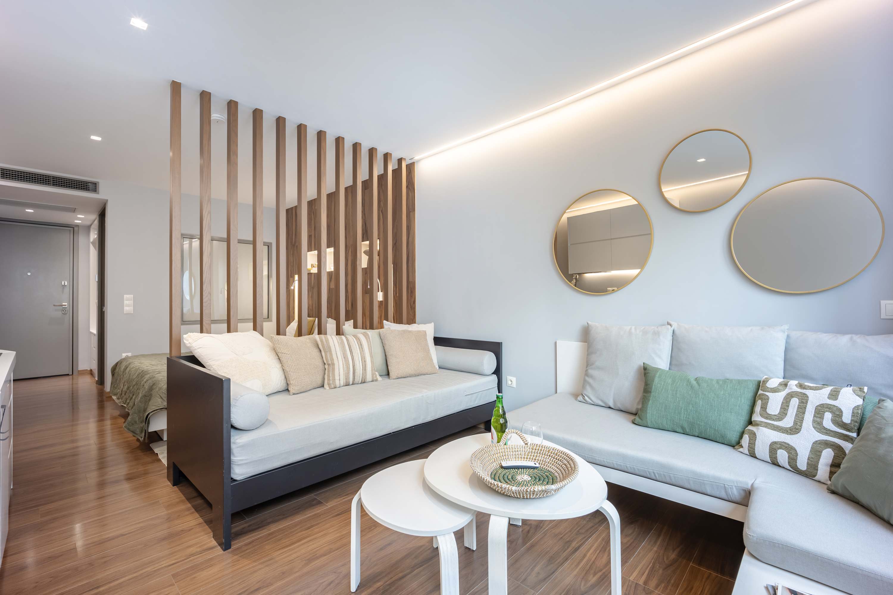 Bright & Modern Studio in Central Psyri  King Bed