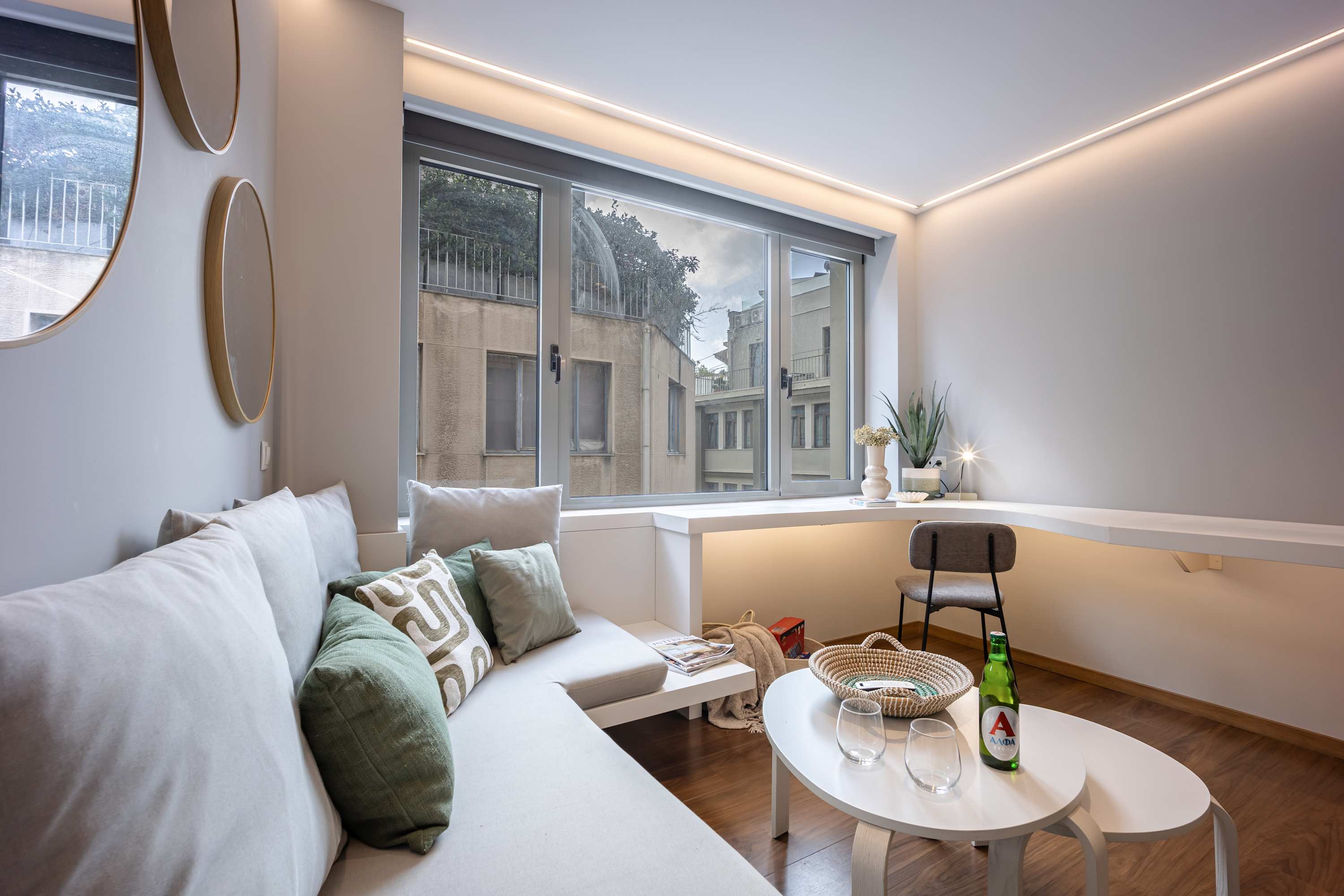 Bright & Modern Studio in Central Psyri  King Bed