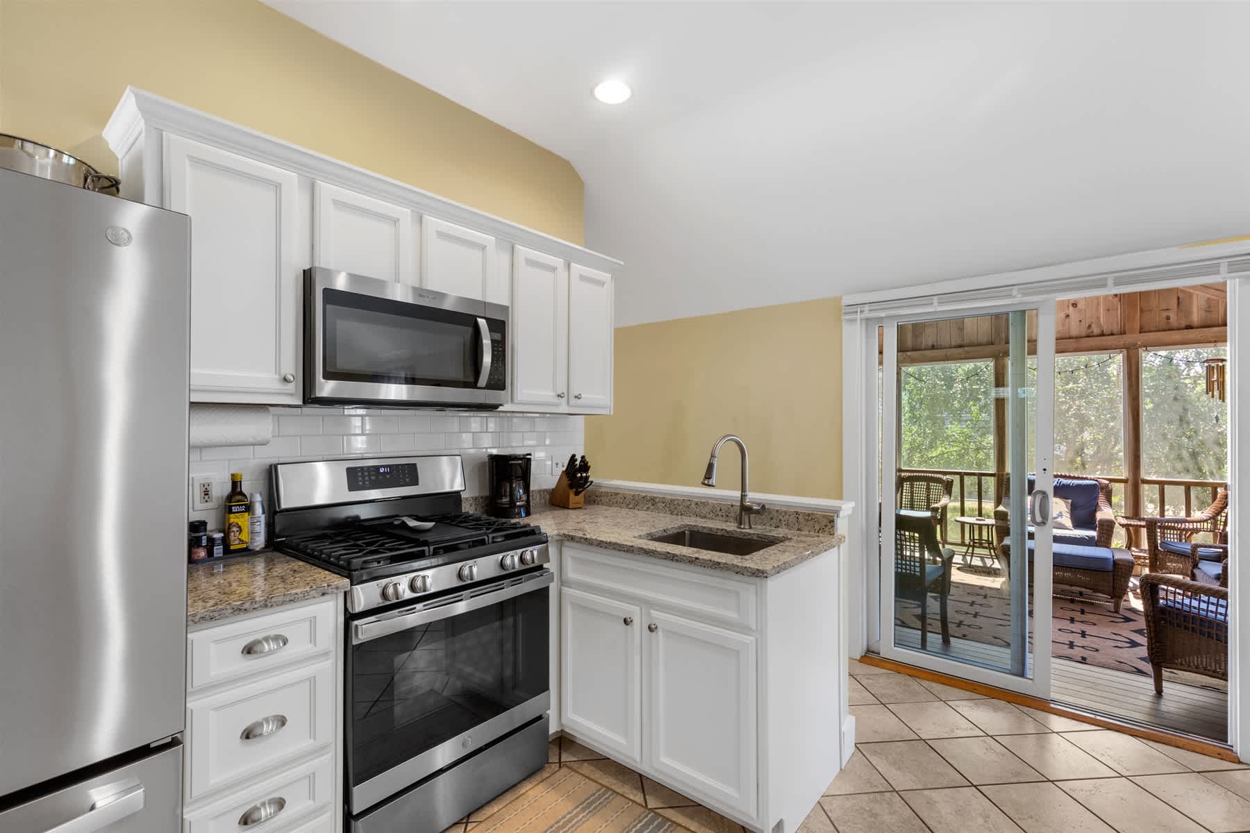 Beautifully Renovated 6BR Home Easy Walk to Downtown Harwichport Bank Street Beach 5